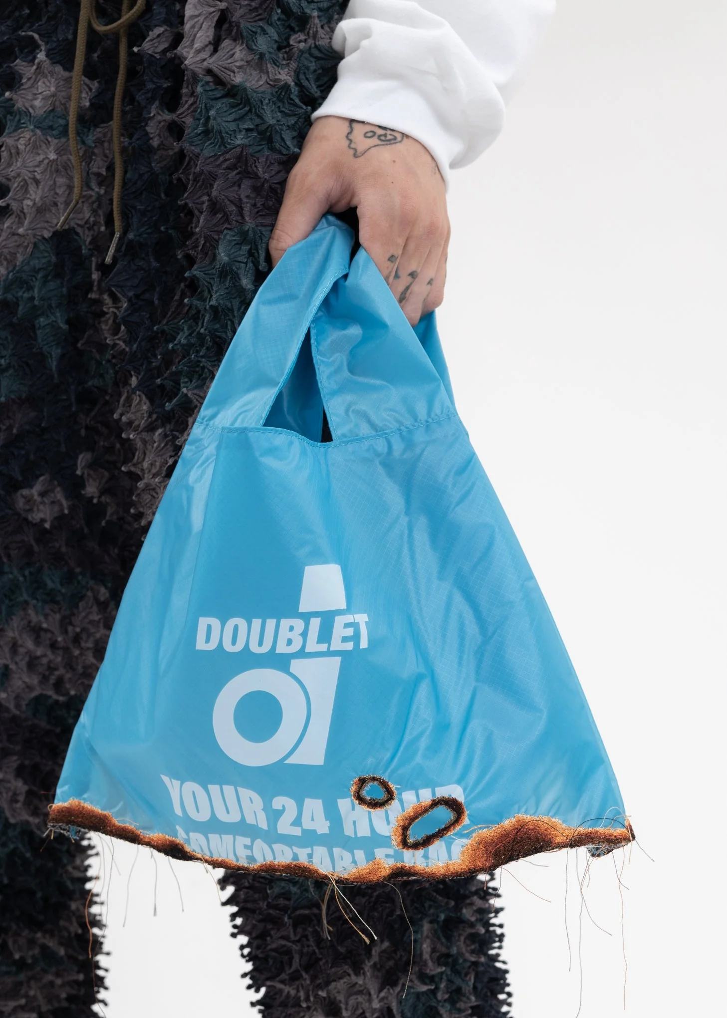 Blue BURNING EMBROIDERY SUPERMARKET BAG - Image 5
