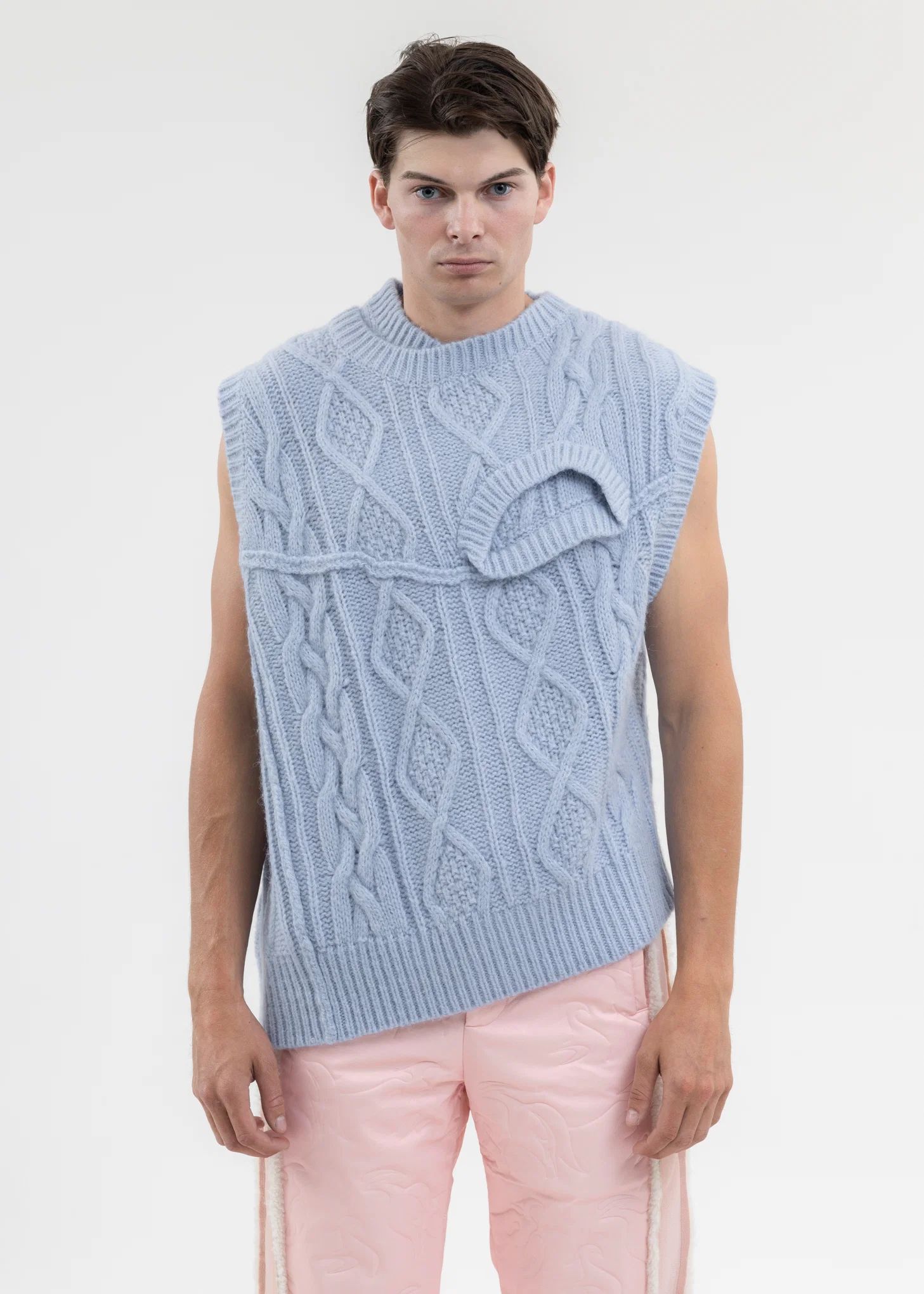 BLUE DOUBLE-COLLAR CABLE KNIT VEST