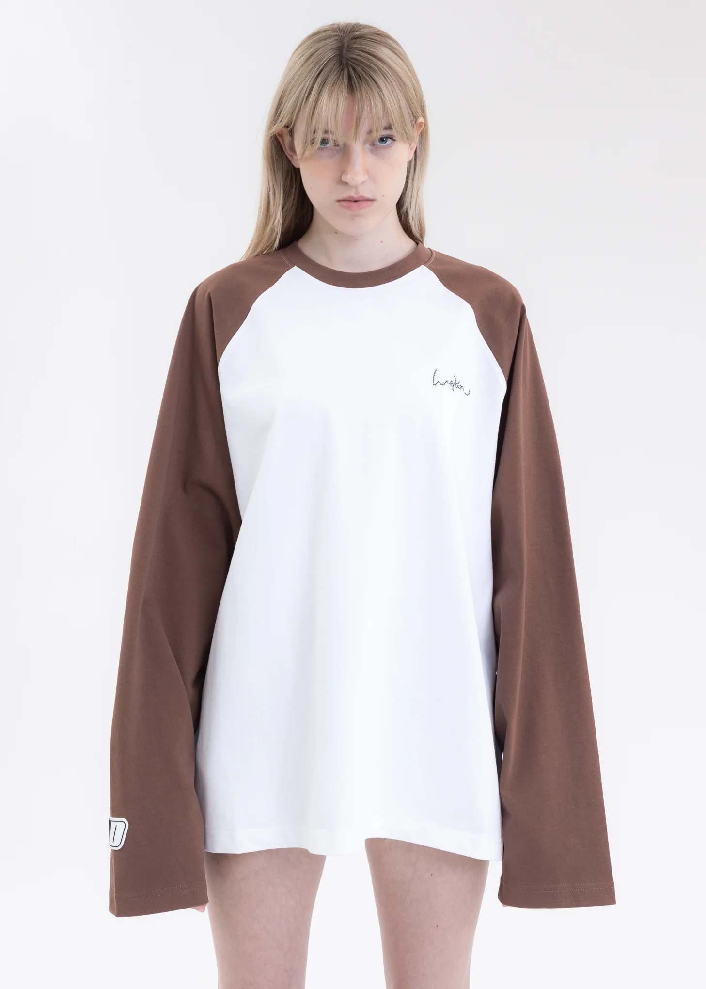 BROWN WE11DONE LOGO RAGLAN LONG-SLEEVED T-SHIRT