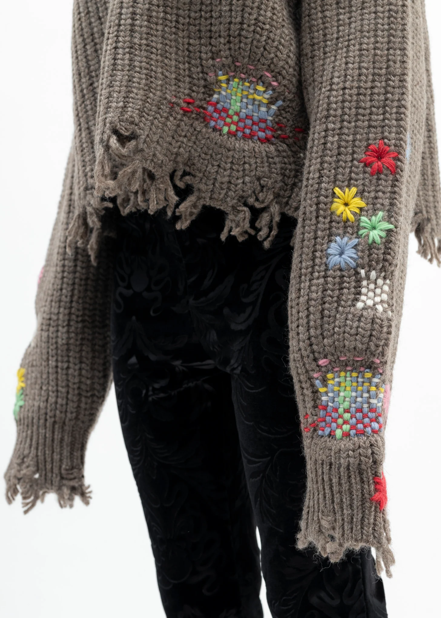 CAMEL DARNING CUT OFF KNIT PULLOVER - Image 5