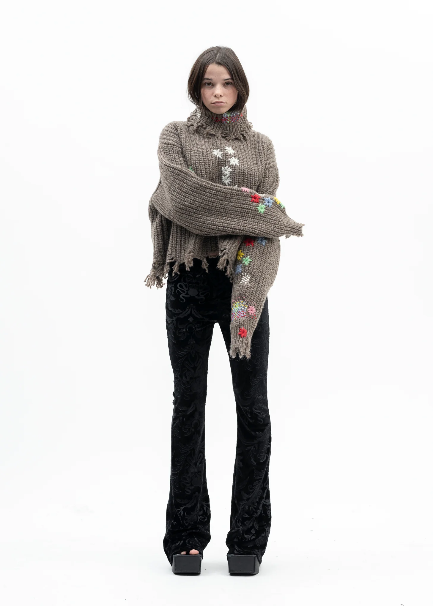 CAMEL DARNING CUT OFF KNIT PULLOVER - Image 6