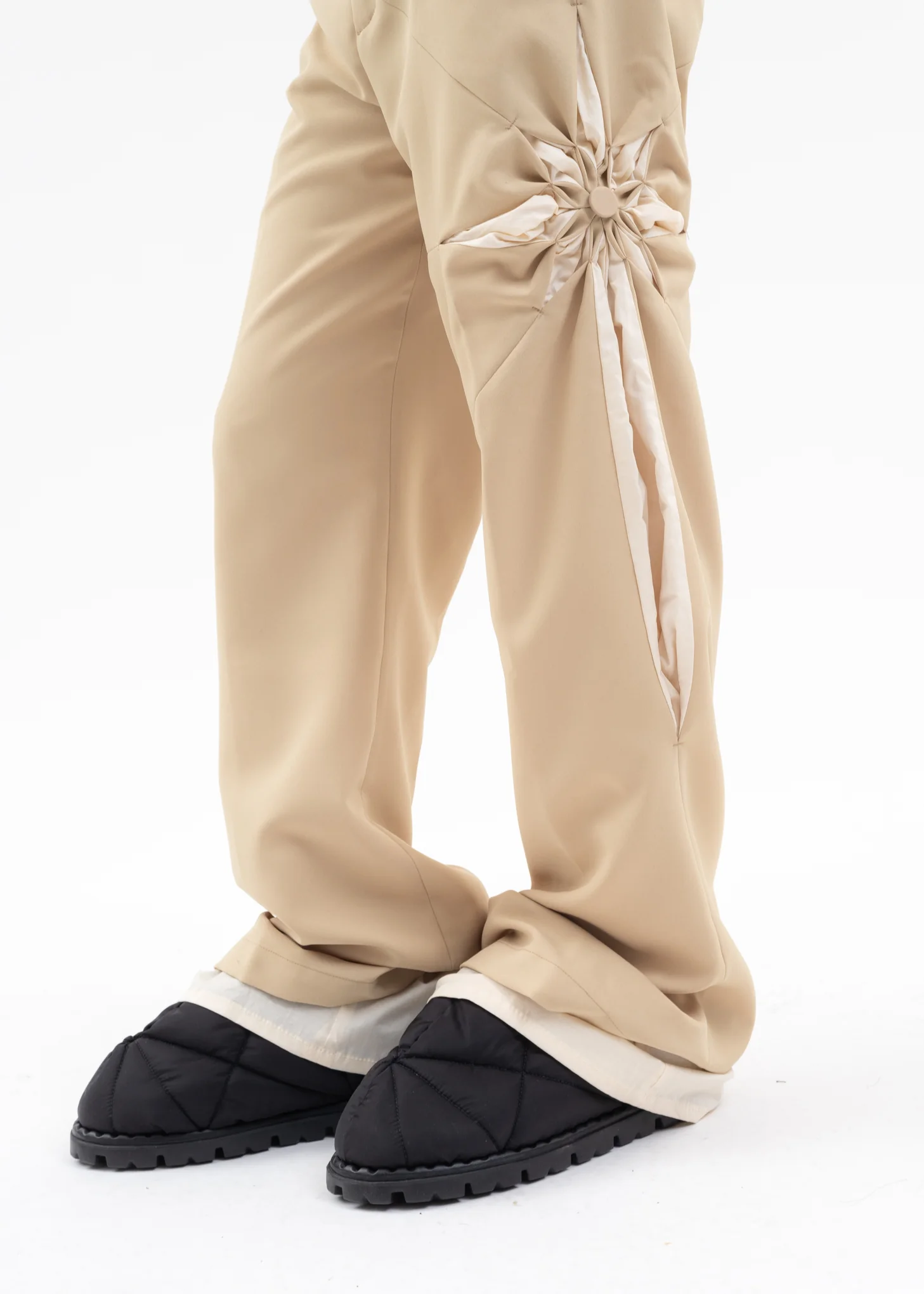 CARAMEL ORIGAMI FLOWER PANTS - Image 4