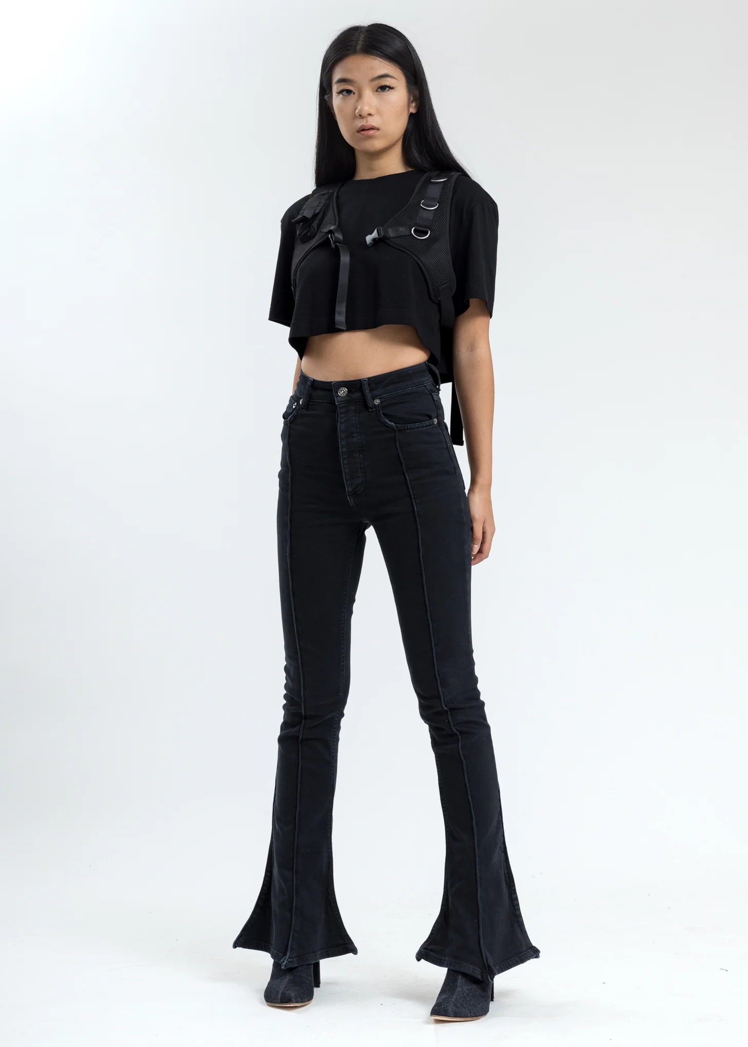 Black Crop T-Shirt With Chest Harness - Image 5
