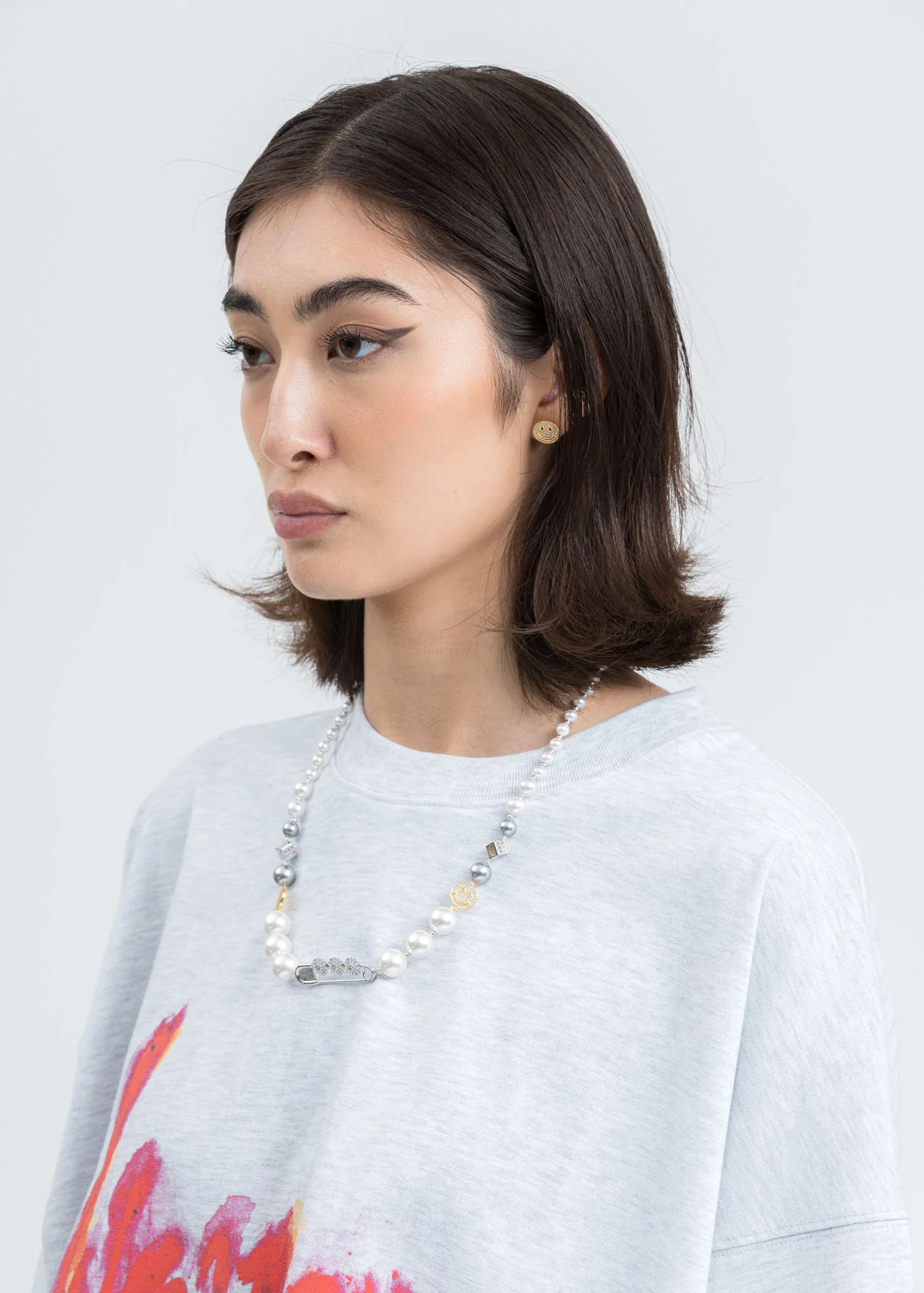 Crystal Daisy Pin Smile Face Pearl Necklace - Image 4