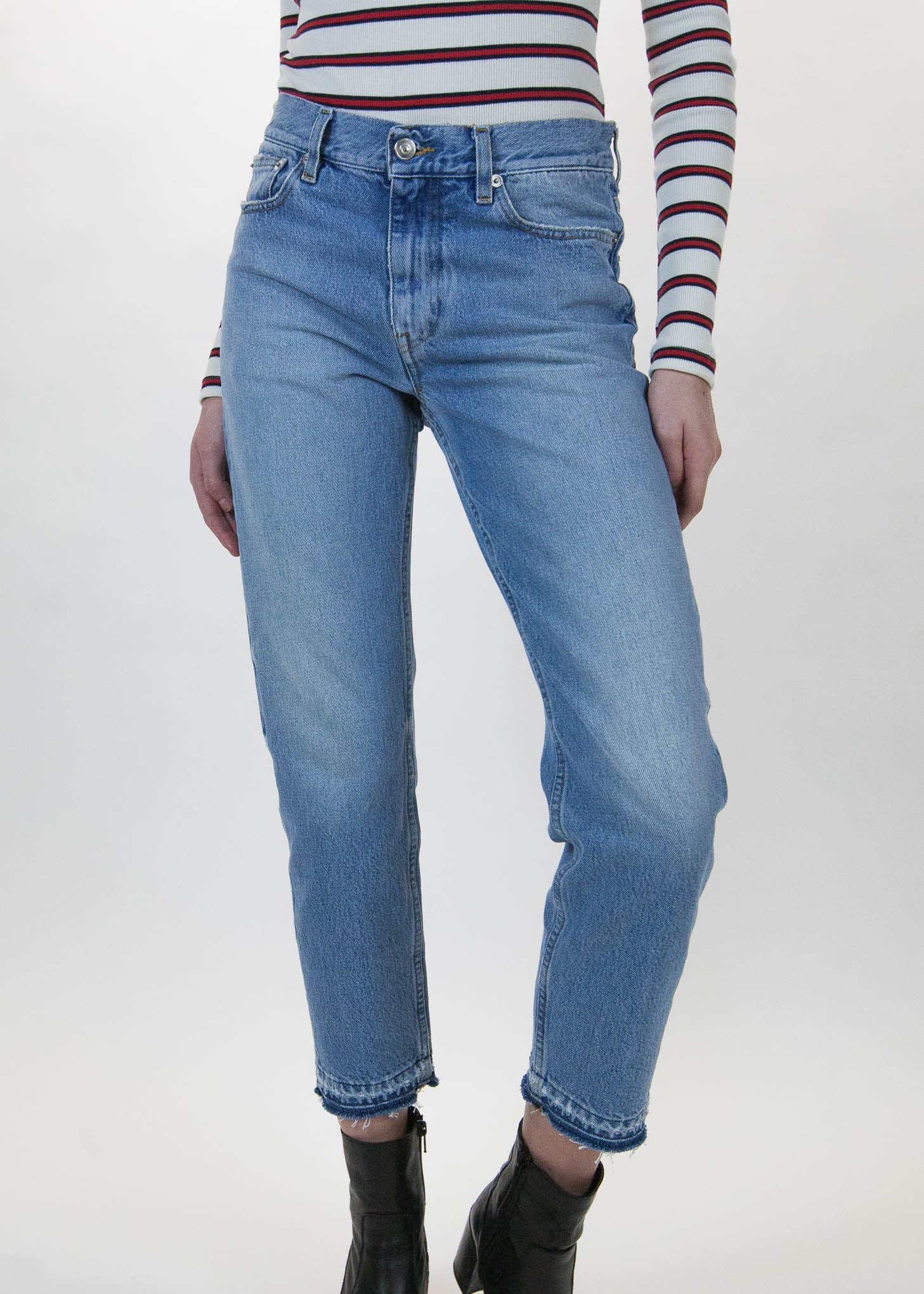 Dolores Cropped Frayed Hem Jeans - Image 3