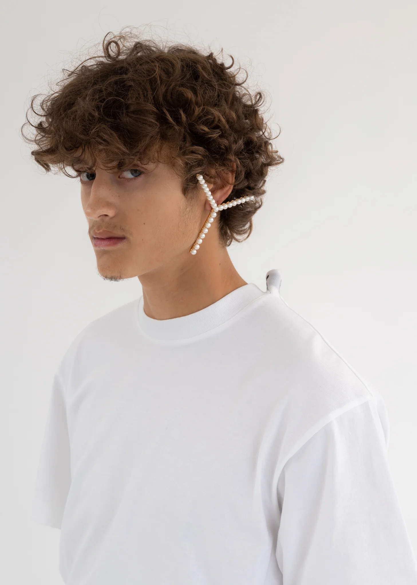 GOLD / WHITE PEARLS MAXI Y EARRING - Single - Image 3