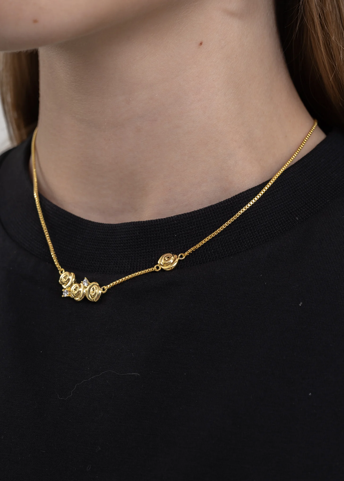 Gold Roses Necklace - Image 3