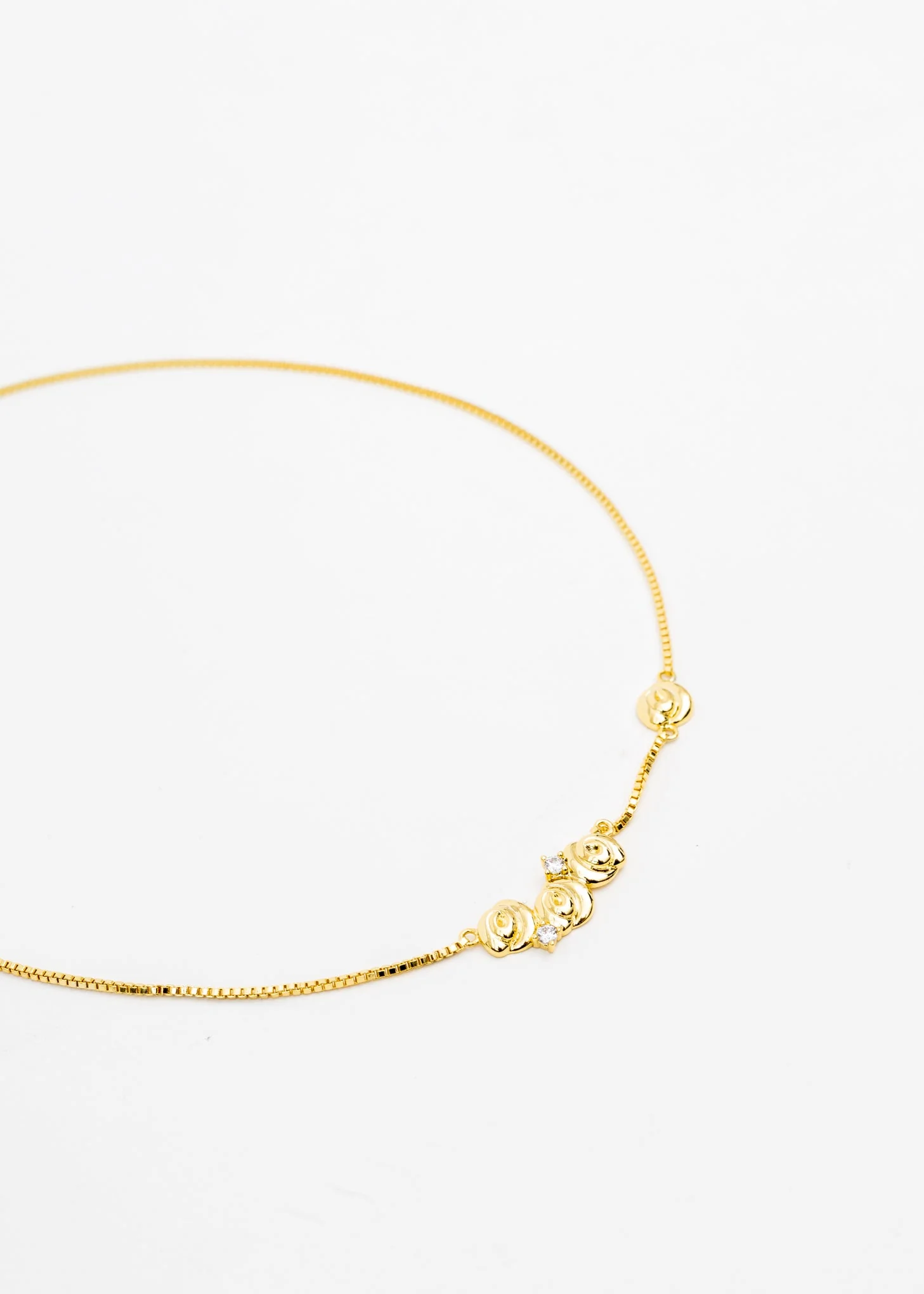 Gold Roses Necklace - Image 4