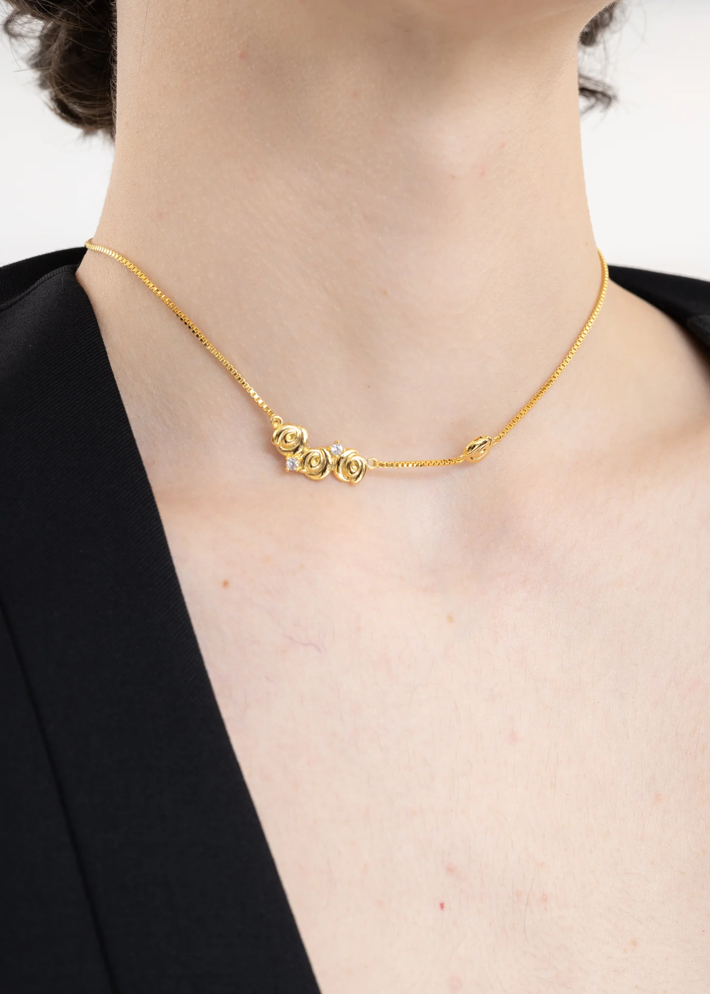 Gold Roses Necklace - Image 2