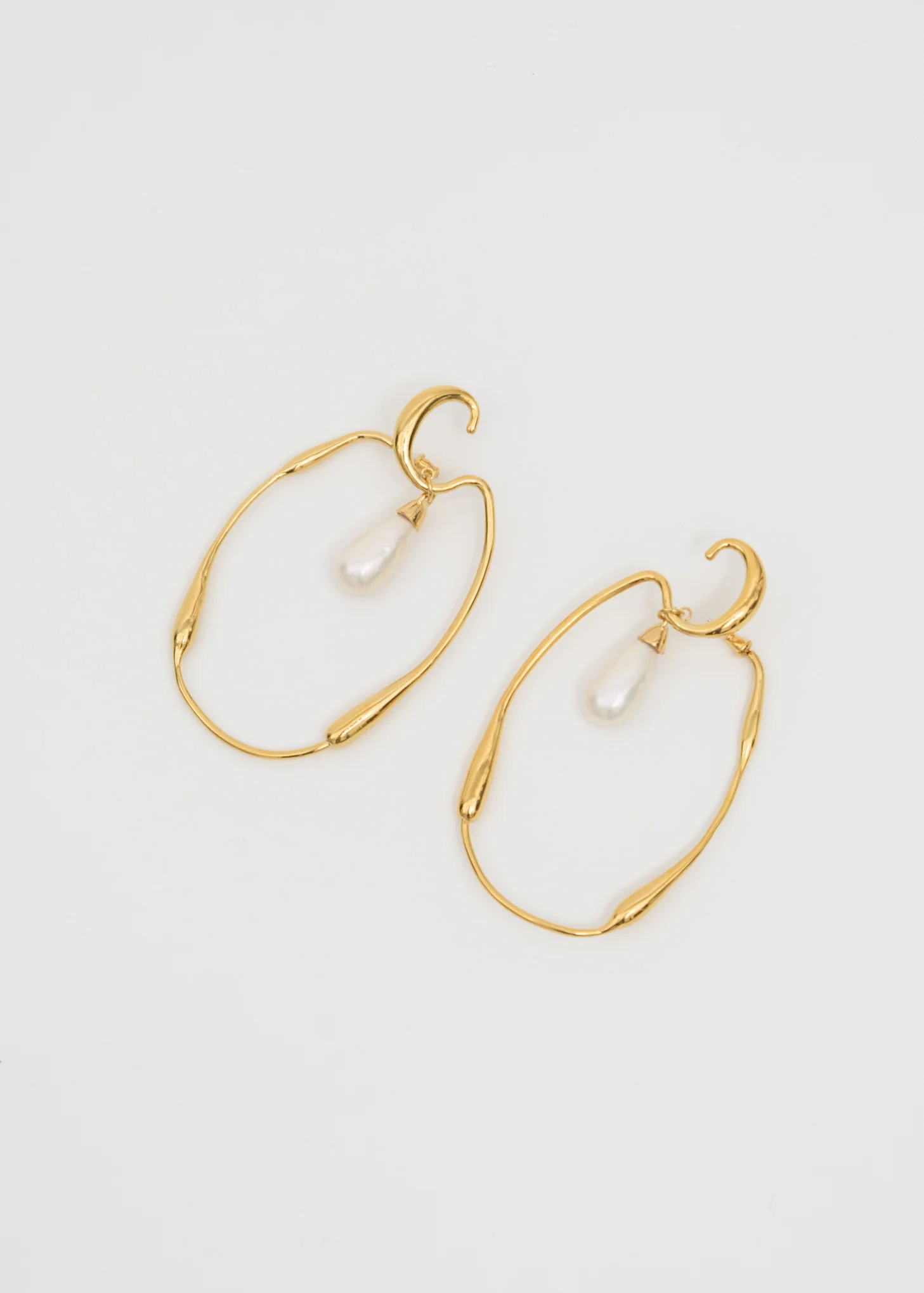 Gold Sculpture Earring (Pair)