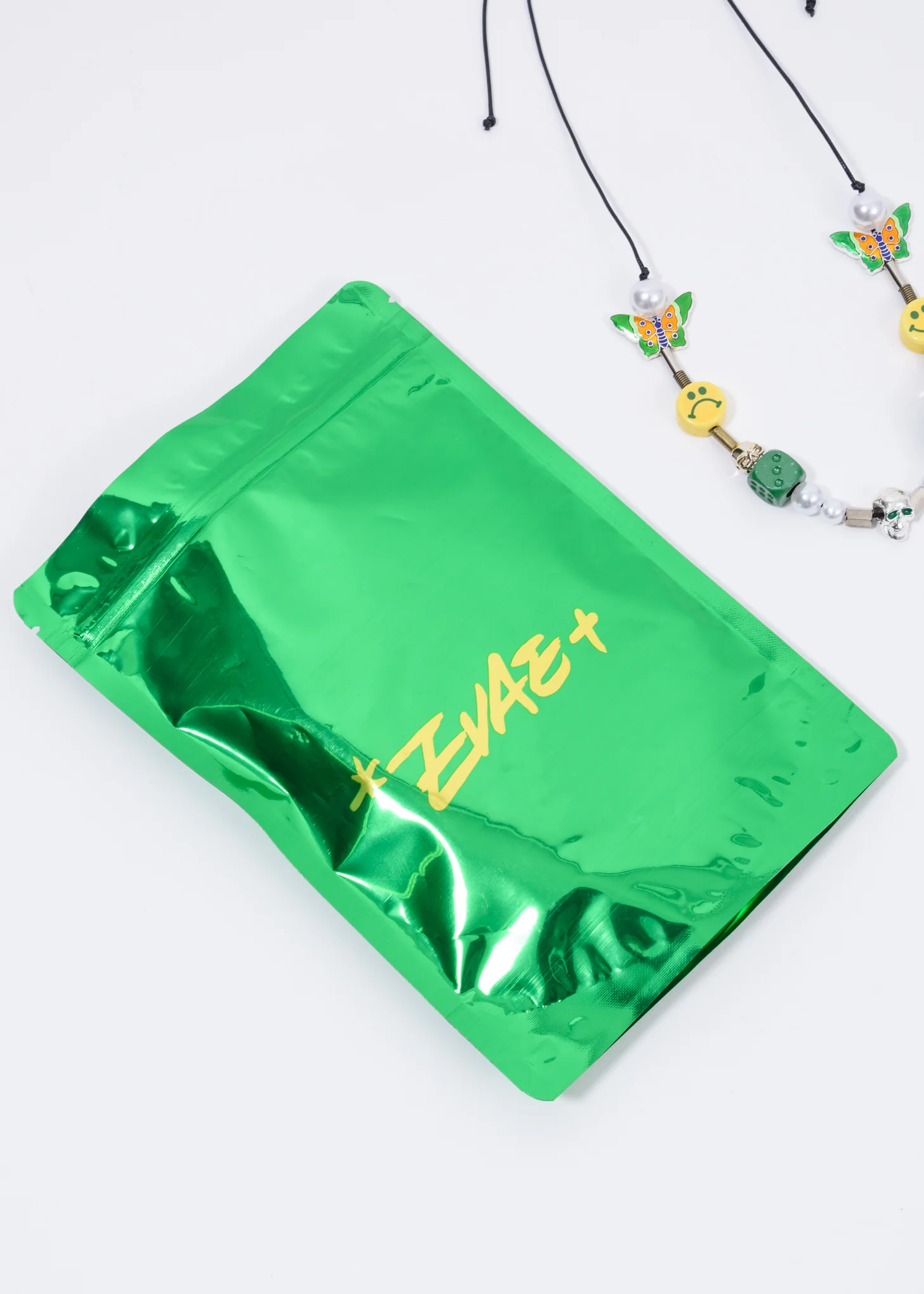 Green *EVAE+ Smiley Pearl Necklace - Image 3