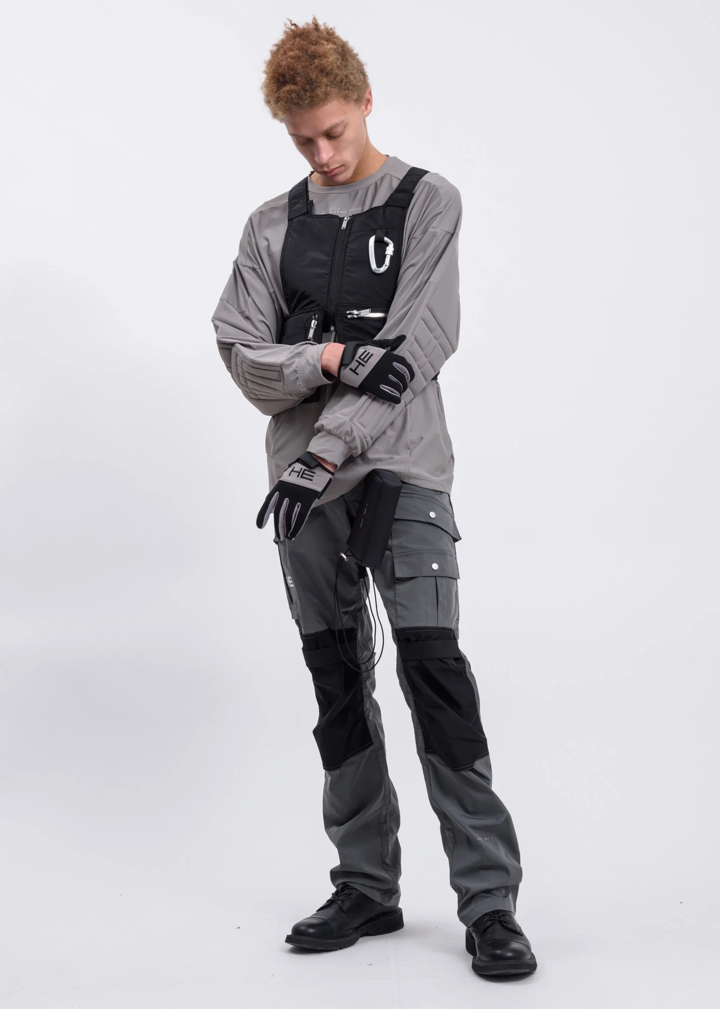 Grey Crewneck W. Padded Long Sleeves - Image 5