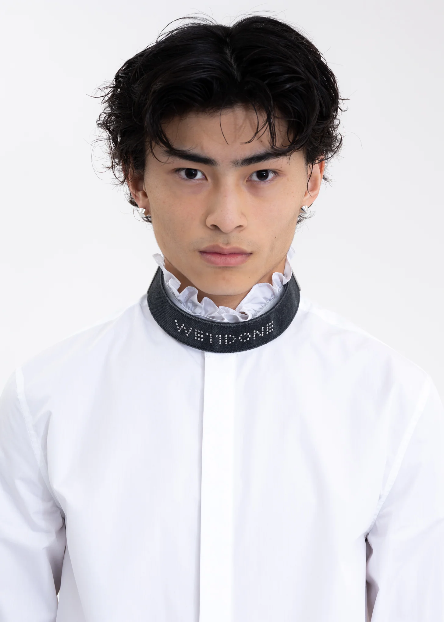 GREY DENIM LOGO STUD SQUARE CHOKER - Image 6
