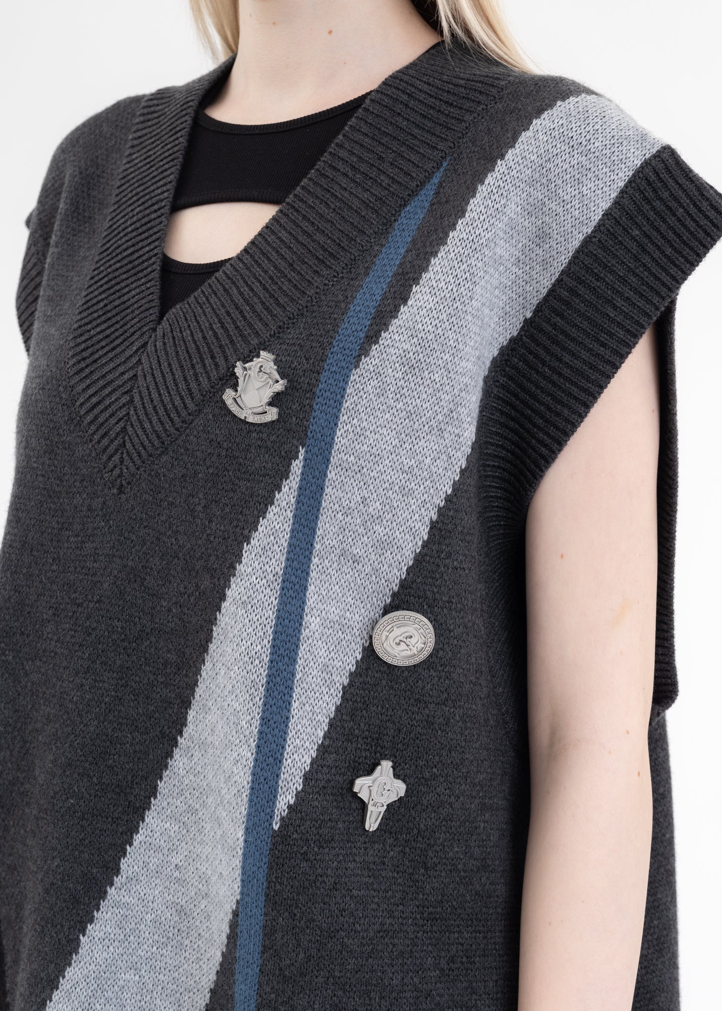 Grey Geometry Knit Vest - Image 4