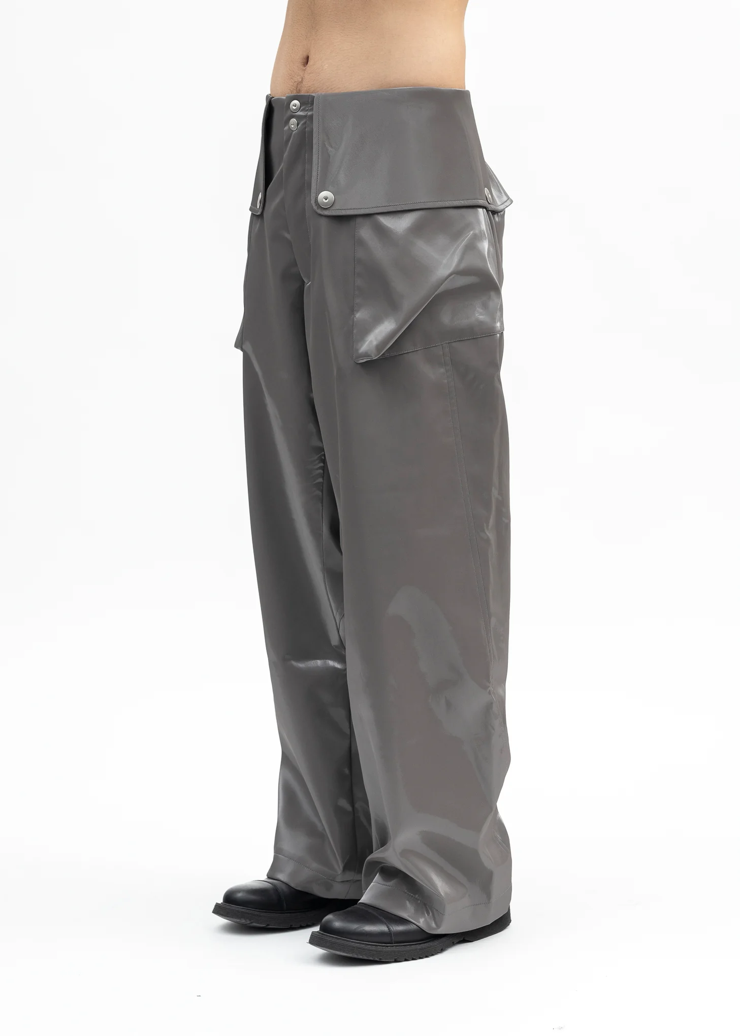 GREY GLOSSY ENAMEL FLAP TROUSERS - Image 2