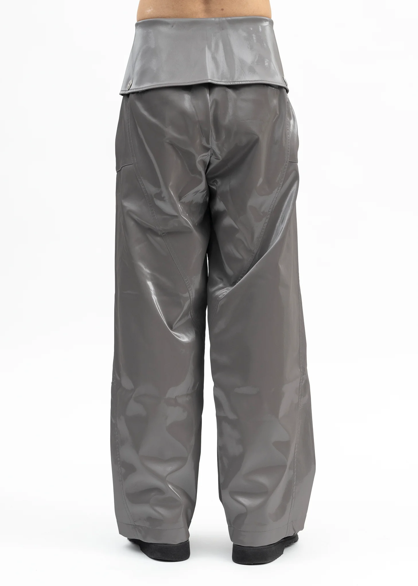 GREY GLOSSY ENAMEL FLAP TROUSERS - Image 3