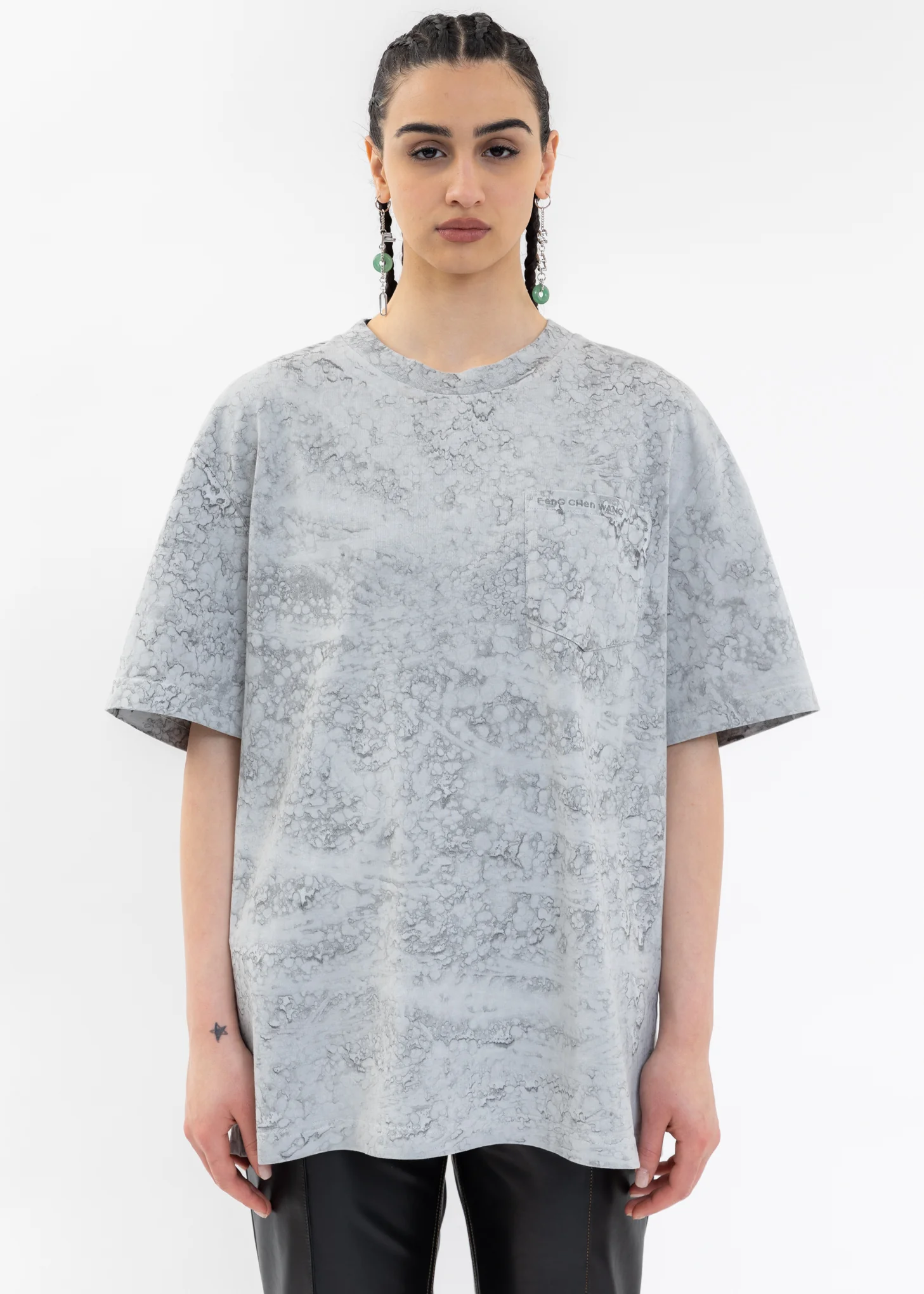 GREY HAND SPRAY PAINT T-SHIRT