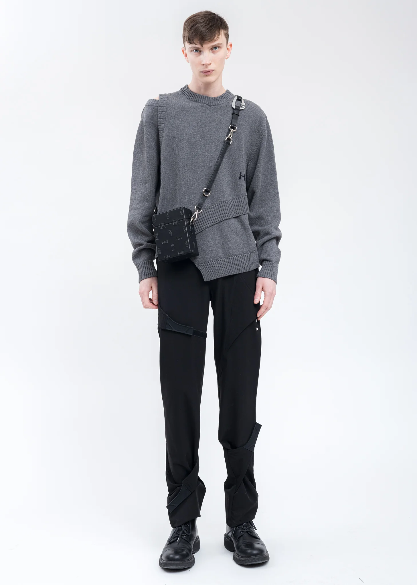 Grey Layered Knit With INTARSIA HE Logo - Image 5