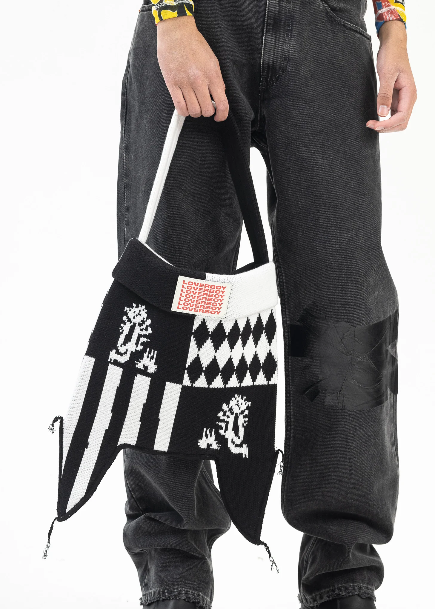 HERALDRY MONOCHROME KNITTED BAG - Image 2