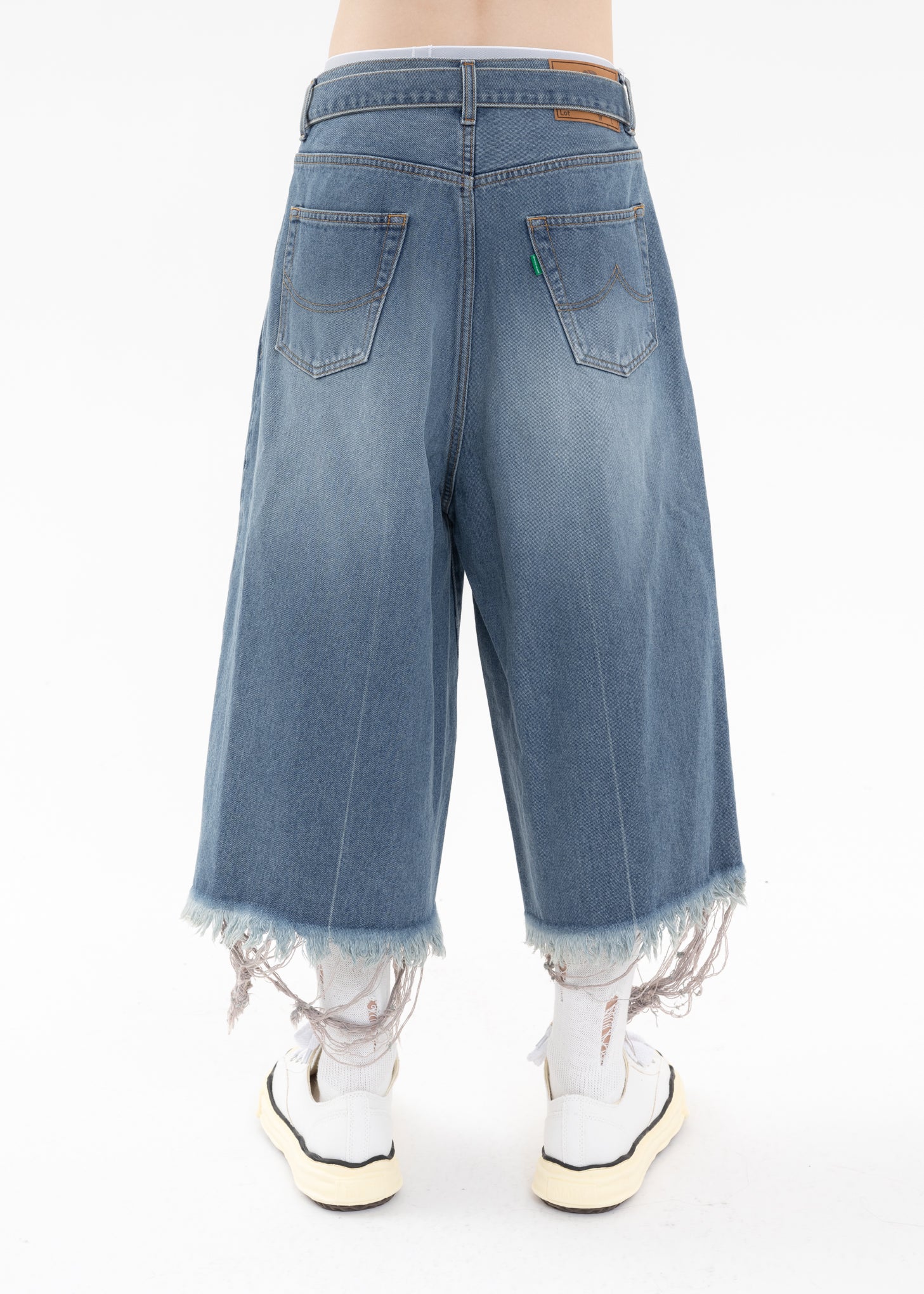 Indigo RECYCLE DENIM CUT-OFF WIDE PANTS - Image 4