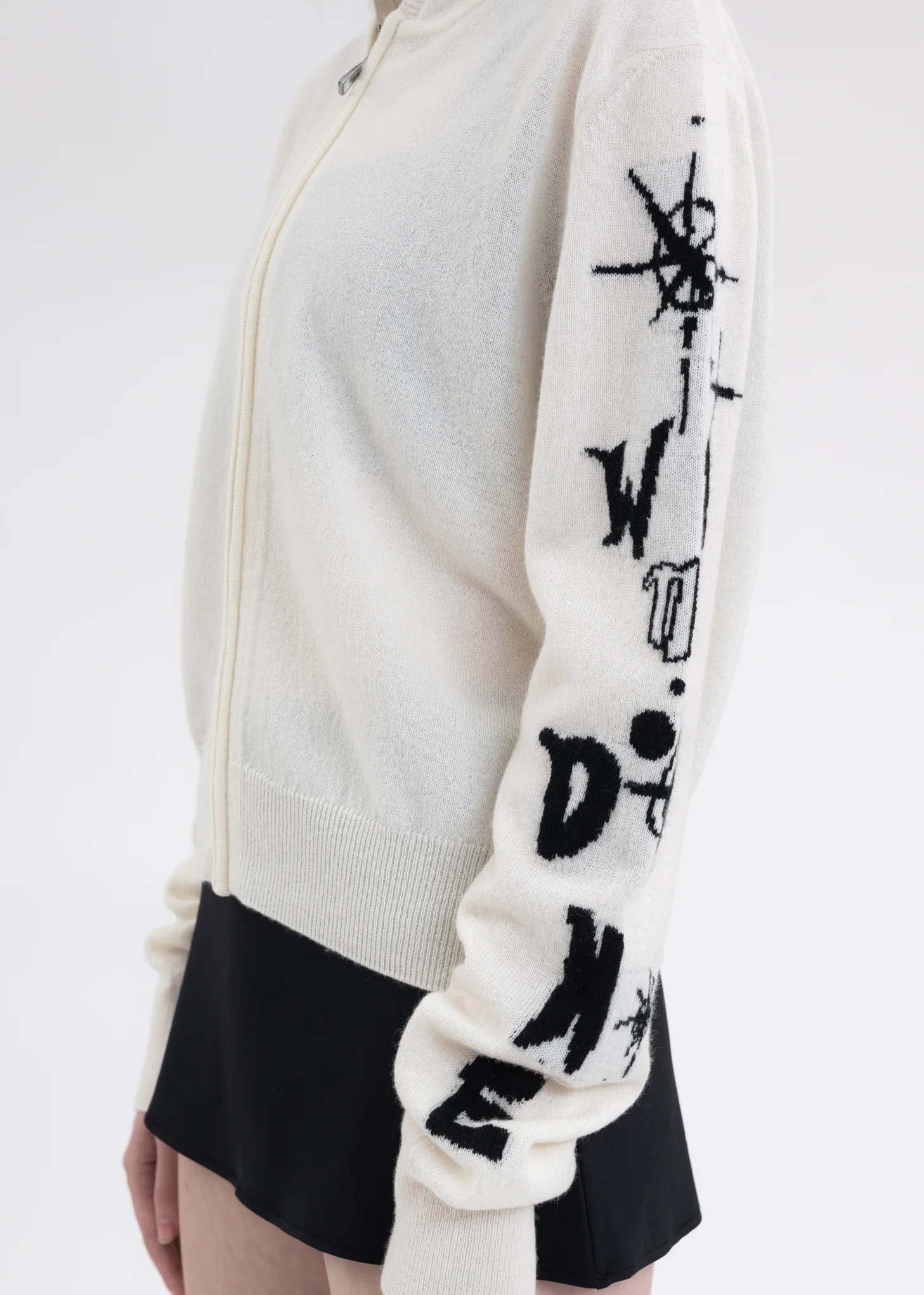 IVORY HEART GRAPHIC FITTED CASHMERE CARDIGAN - Image 4