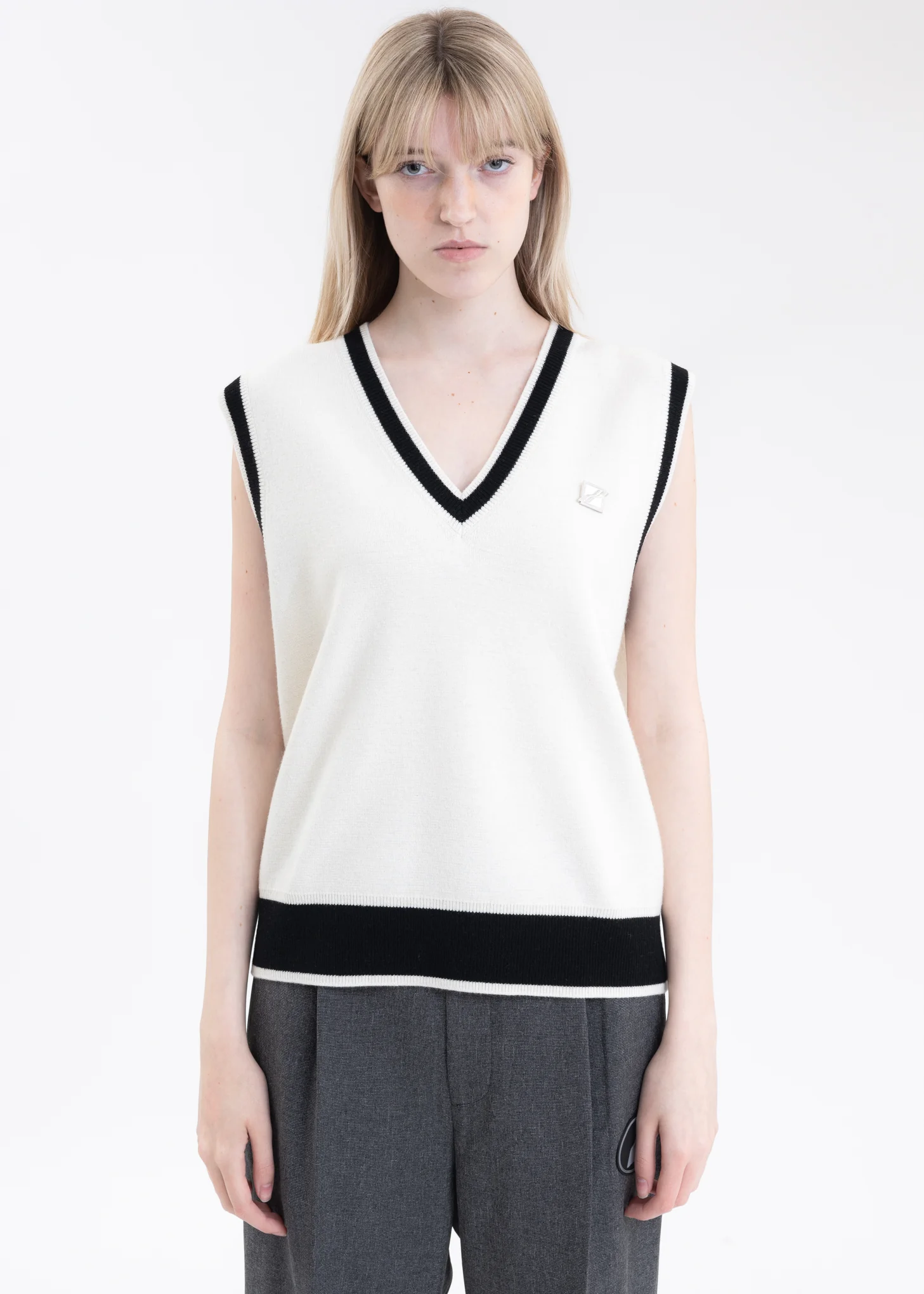IVORY LOGO METAL DETAIL KNIT VEST