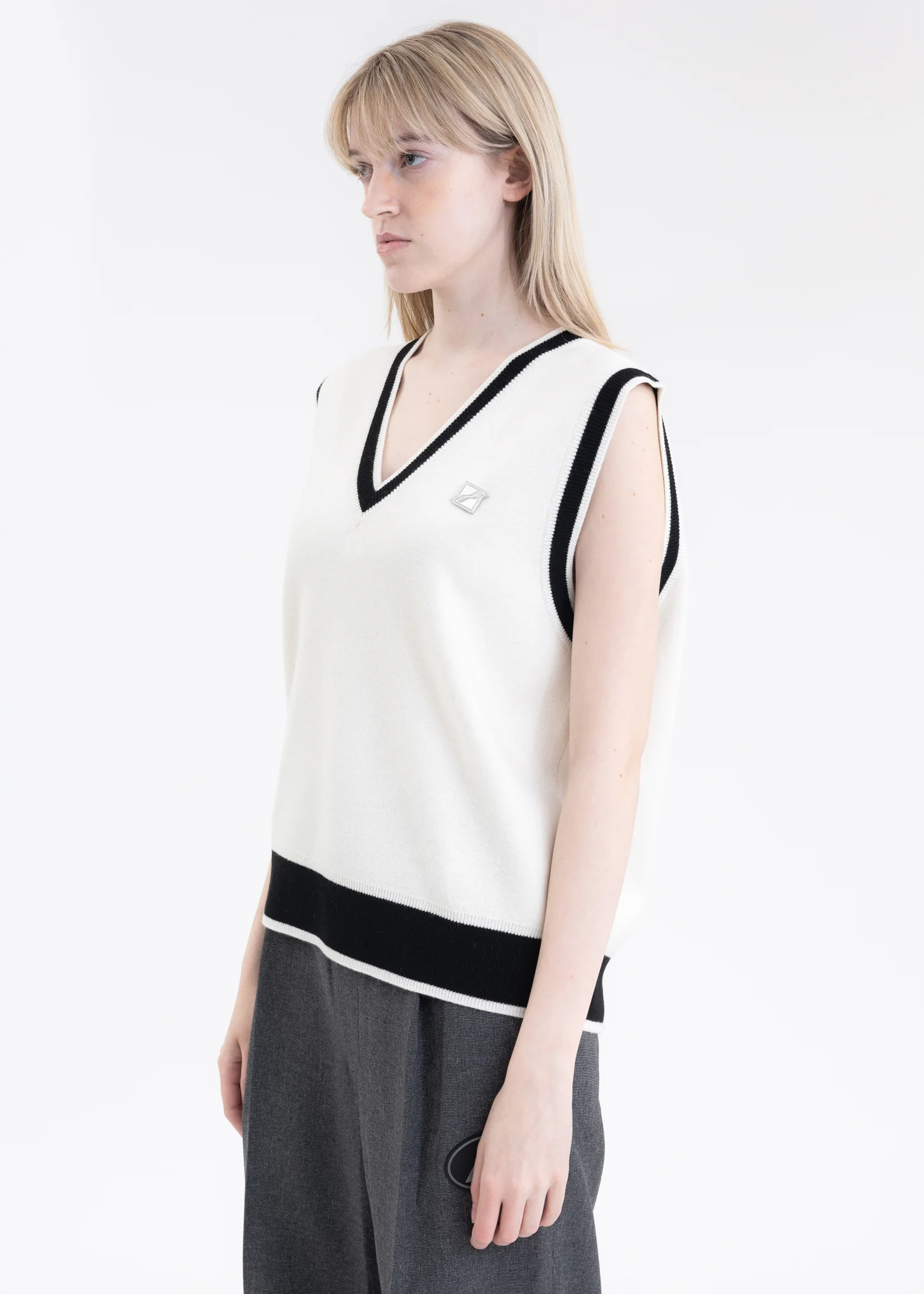 IVORY LOGO METAL DETAIL KNIT VEST - Image 2