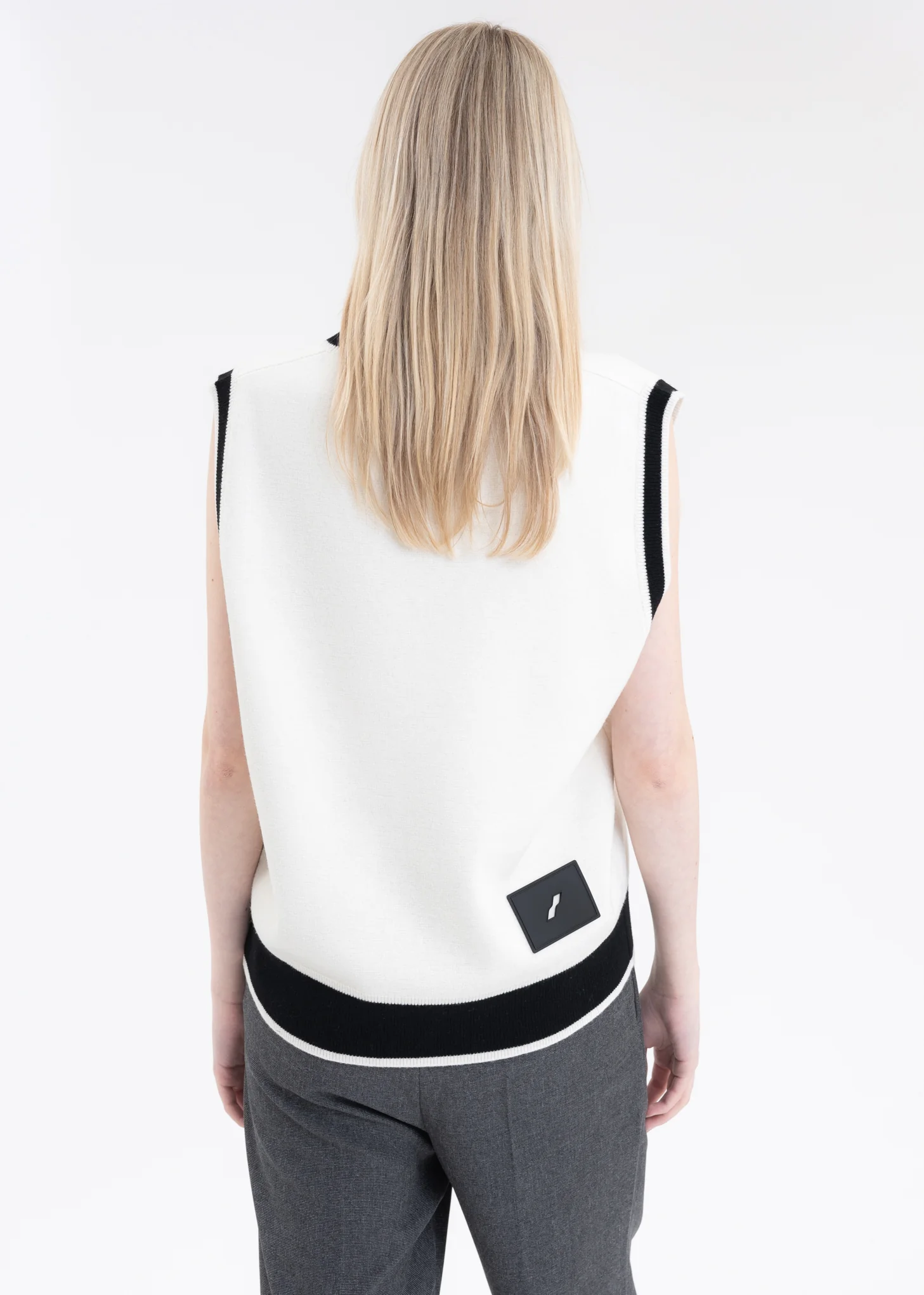 IVORY LOGO METAL DETAIL KNIT VEST - Image 3