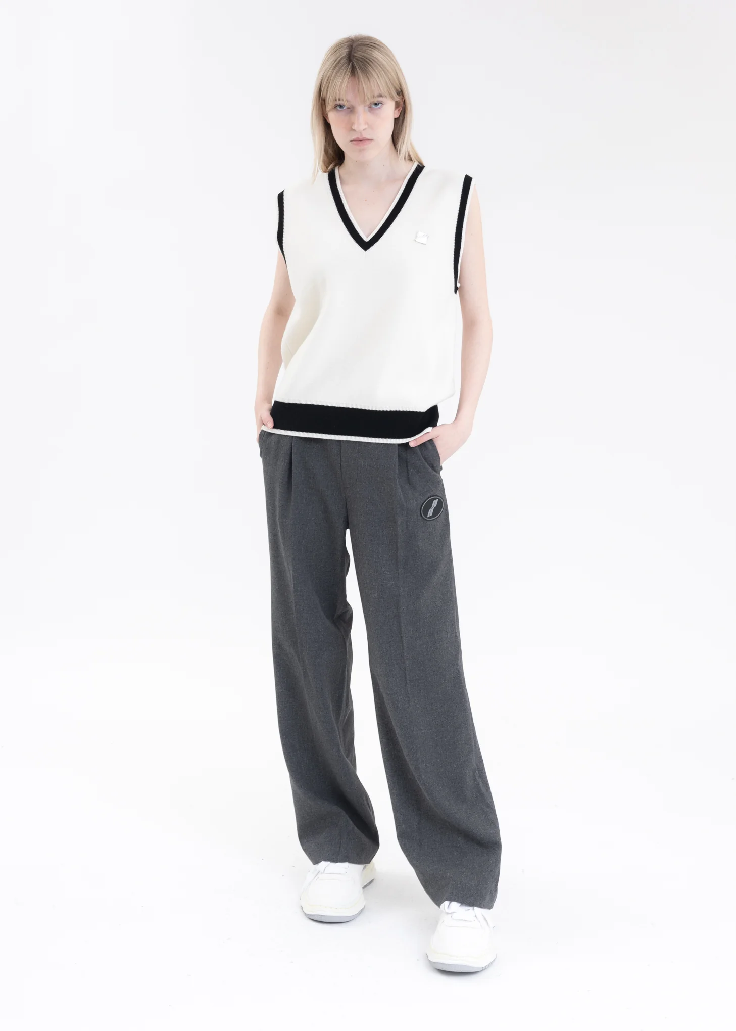 IVORY LOGO METAL DETAIL KNIT VEST - Image 5