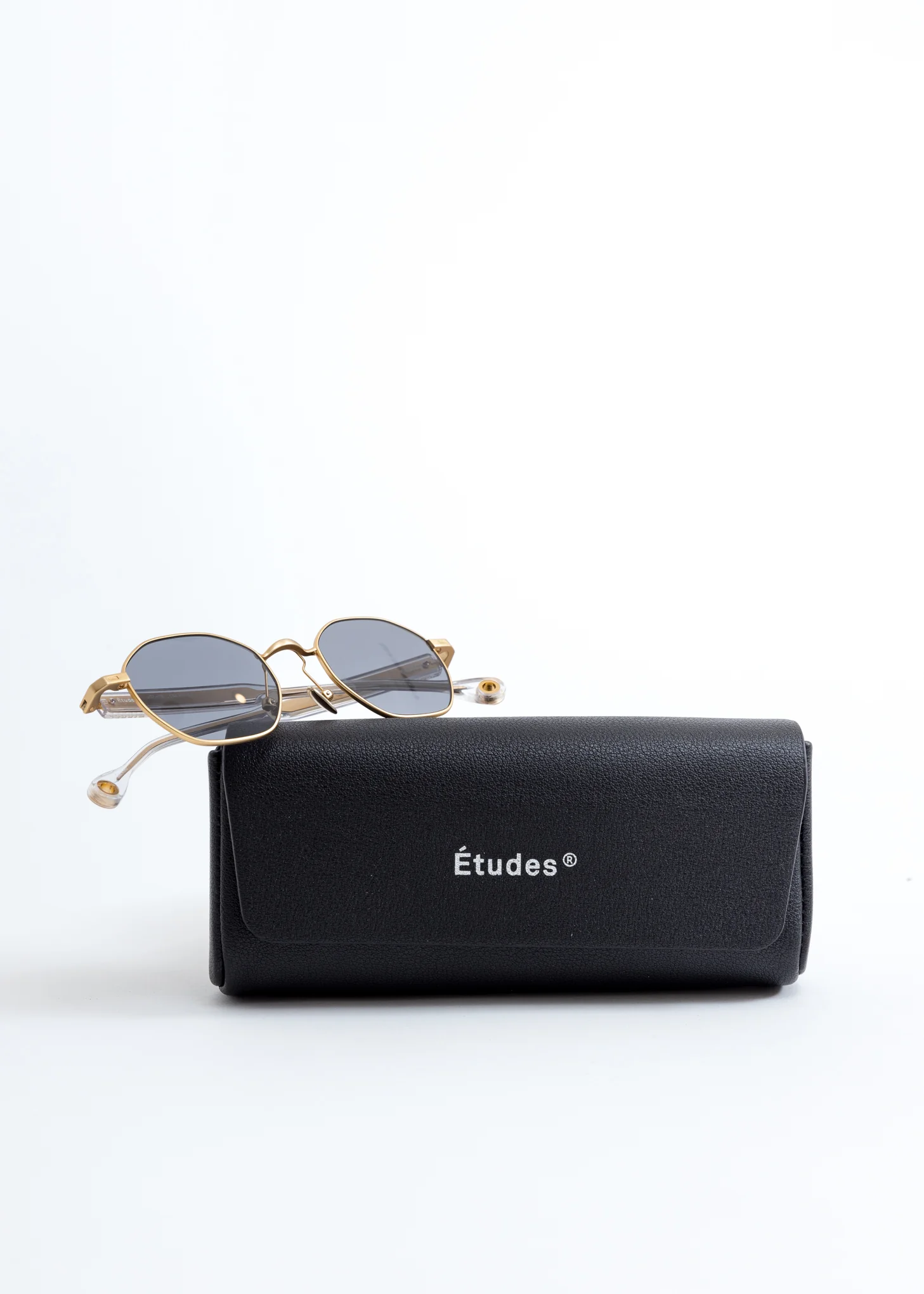Liberté Sunglasses With Chain - Image 3