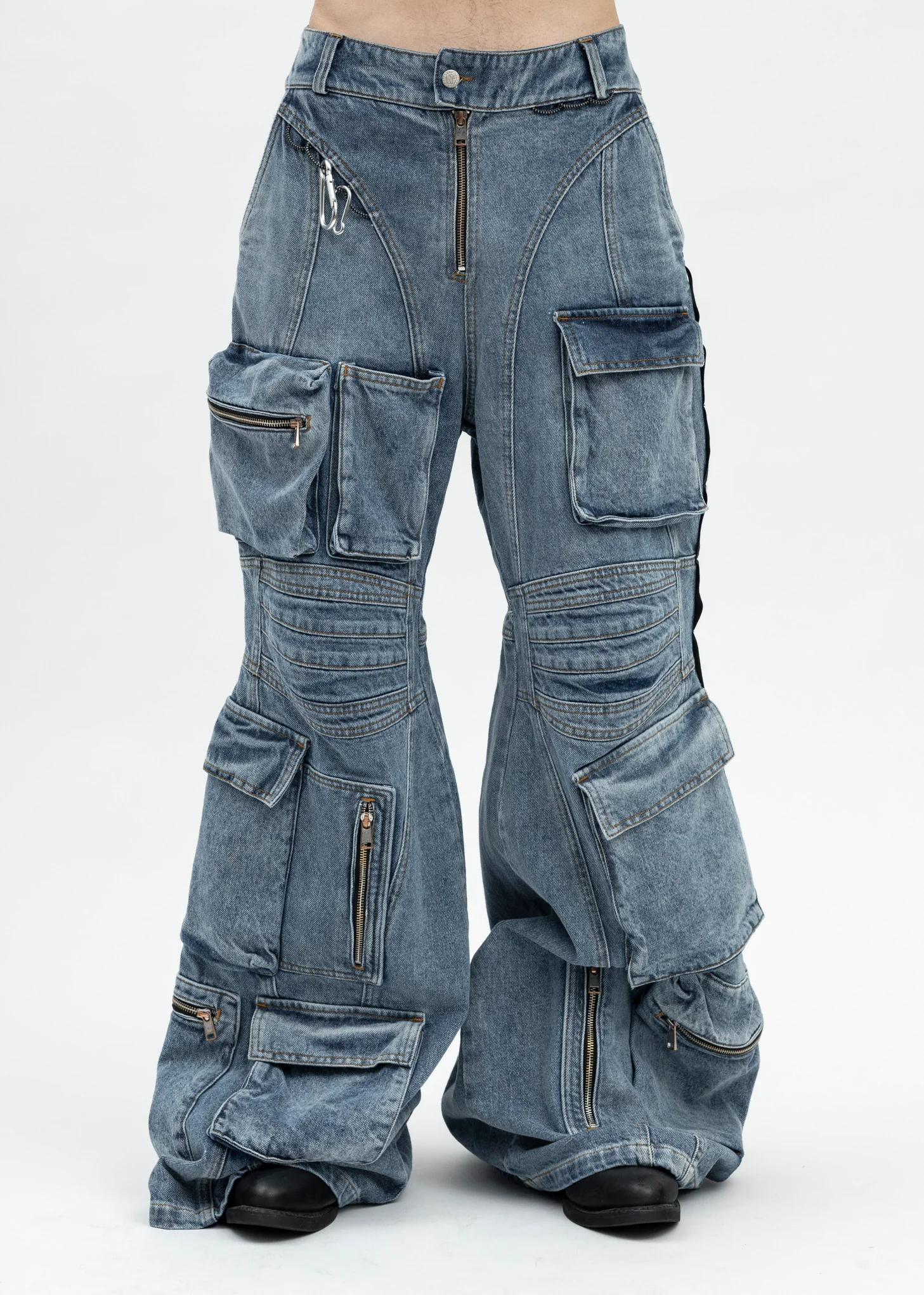 LIGHT WASH BLUE CAMPING CARGO JEANS