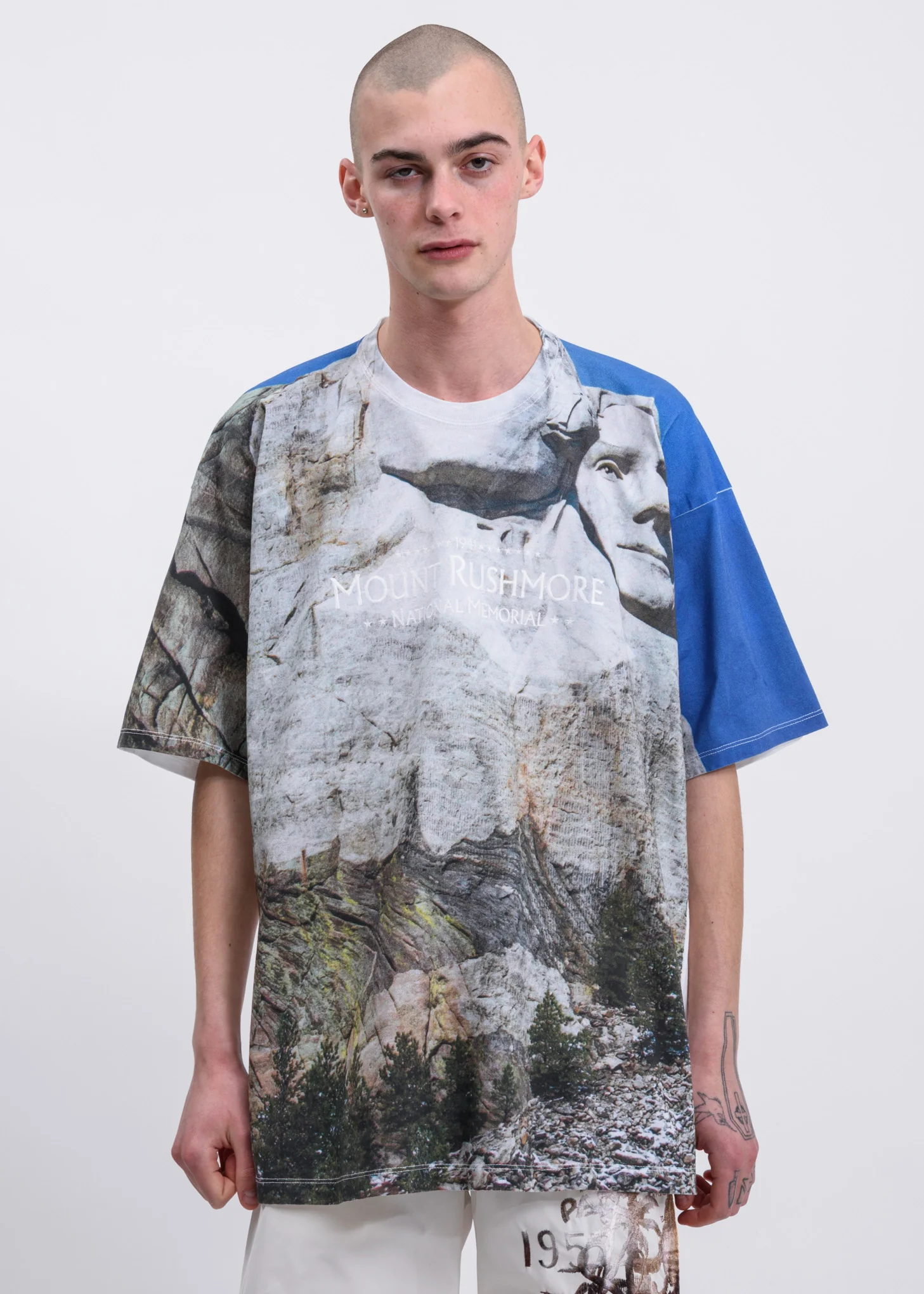Rushmore Faceout Tourist T-Shirt