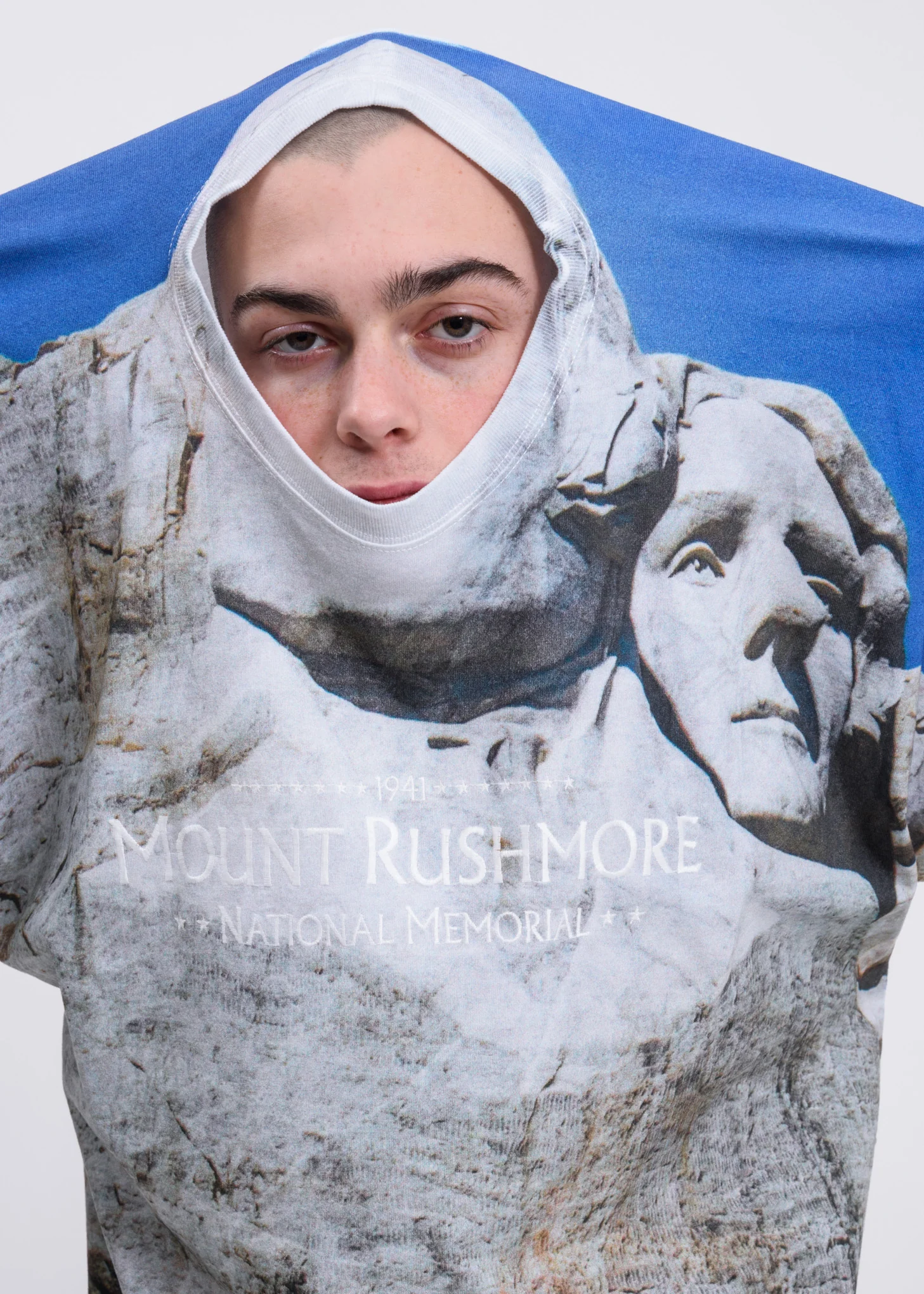 Rushmore Faceout Tourist T-Shirt - Image 2