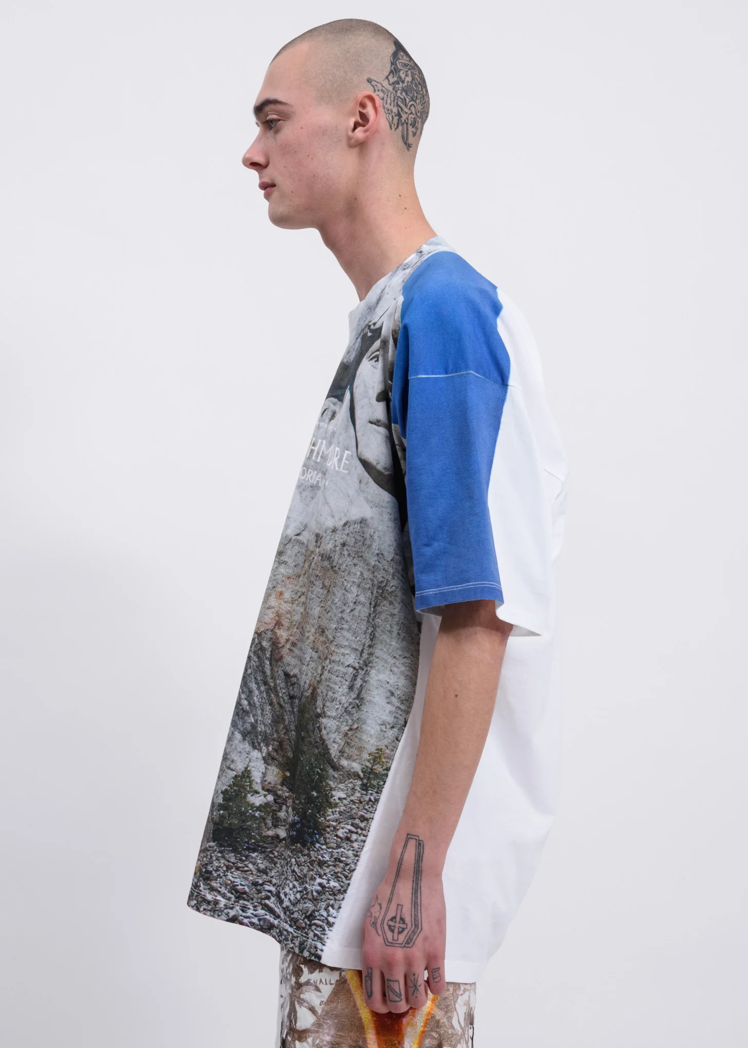 Rushmore Faceout Tourist T-Shirt - Image 3