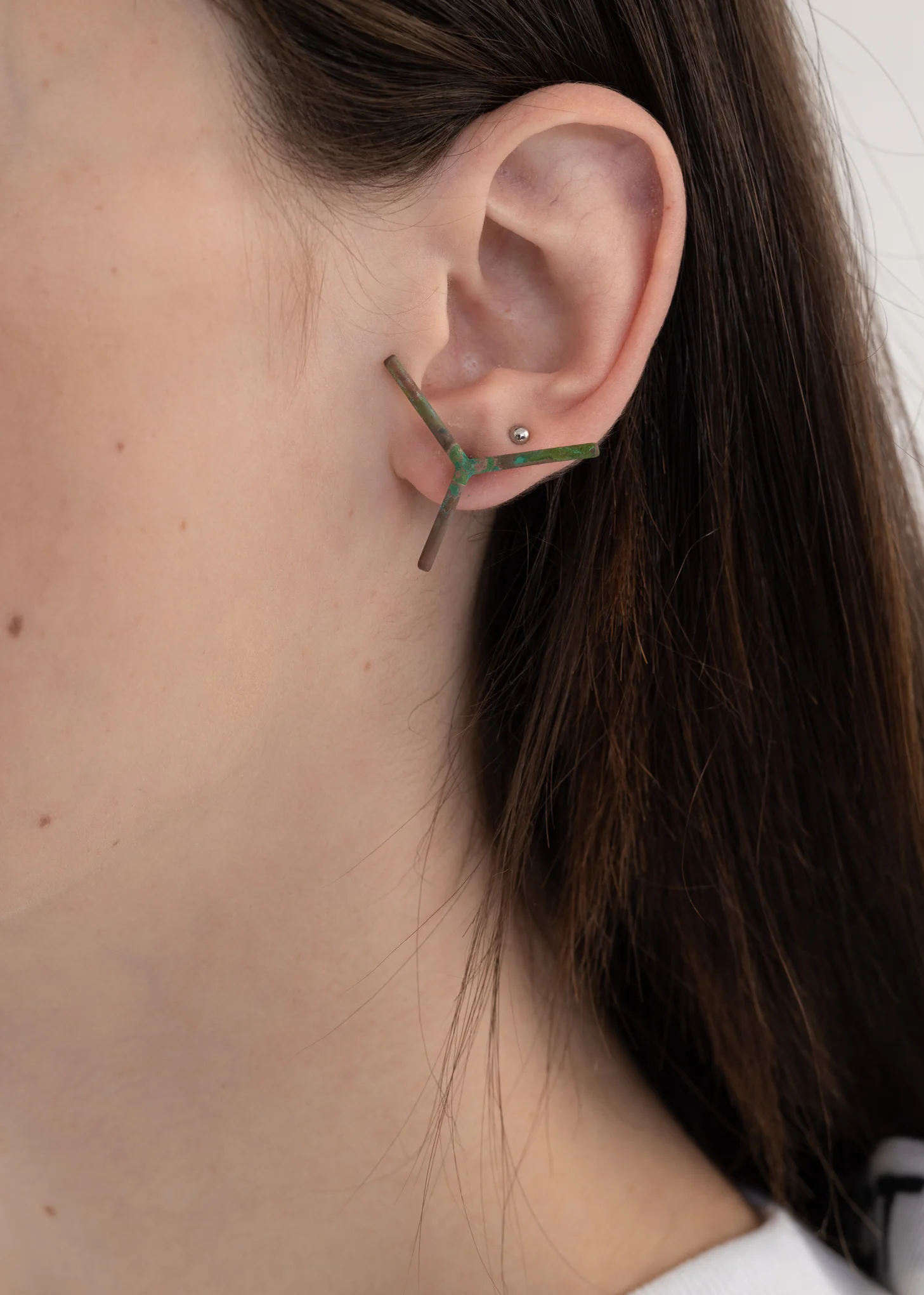 OXIDIZED COPPER MINI Y EARRING - Single - Image 3