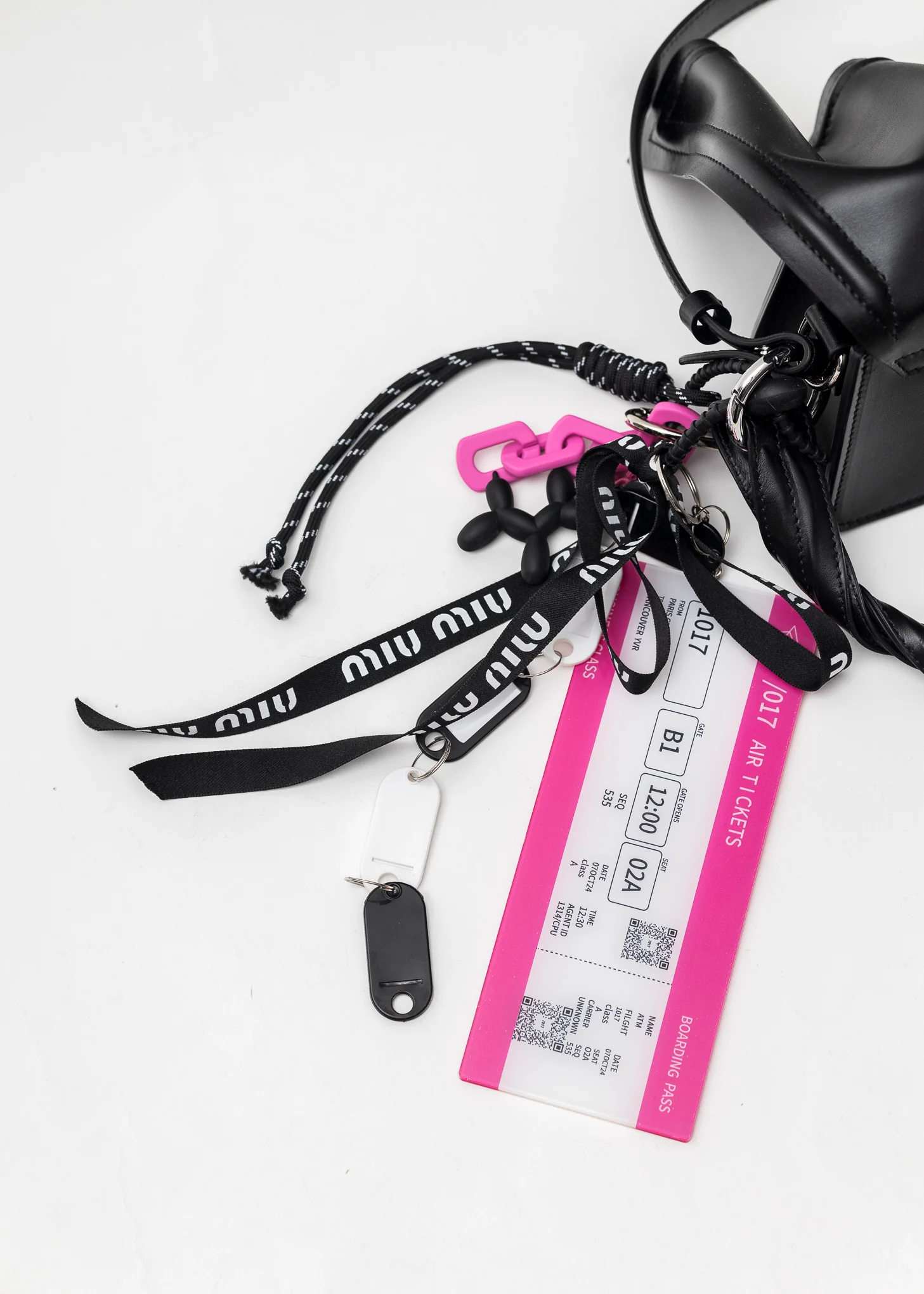 Black Balloon Dog Pink 017 Boarding Pass Keyring - Image 3