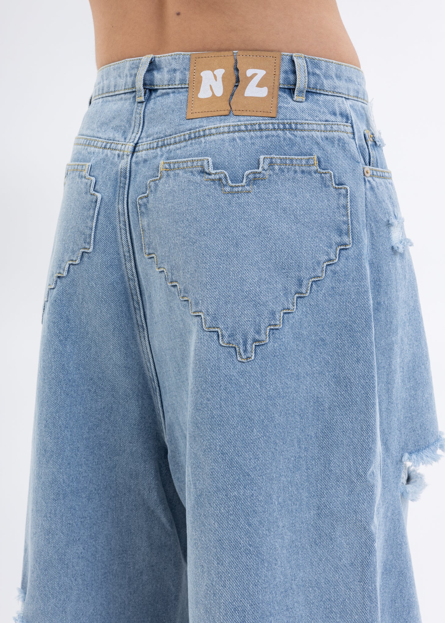 PIXEL HEART LIGHT WASH DENIM RAGGED JEANS - Image 4