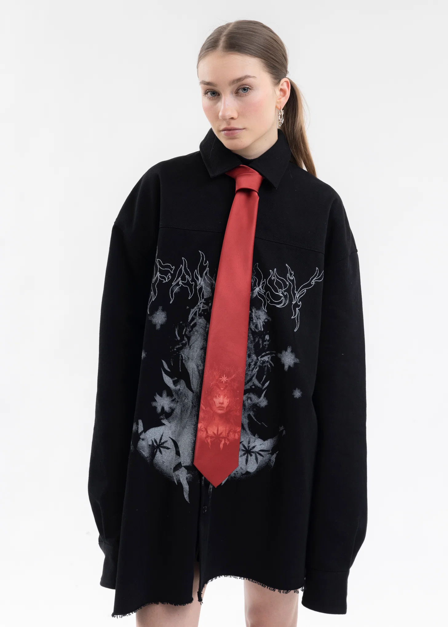 RED FANTASY GIRL TIE
