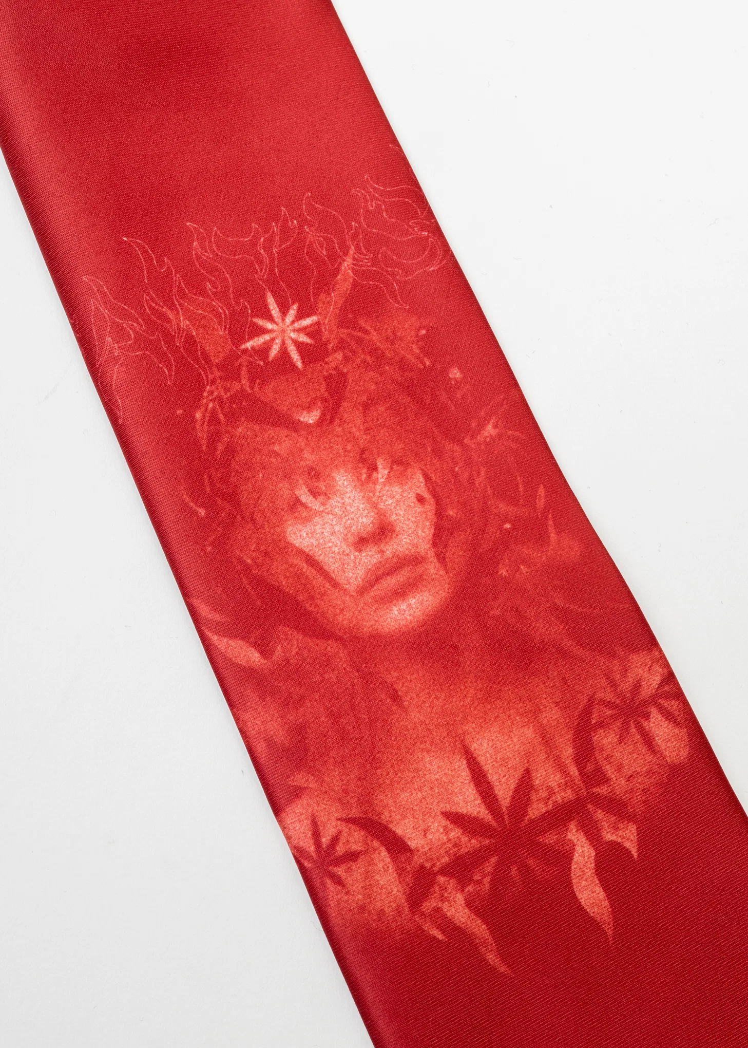 RED FANTASY GIRL TIE - Image 5