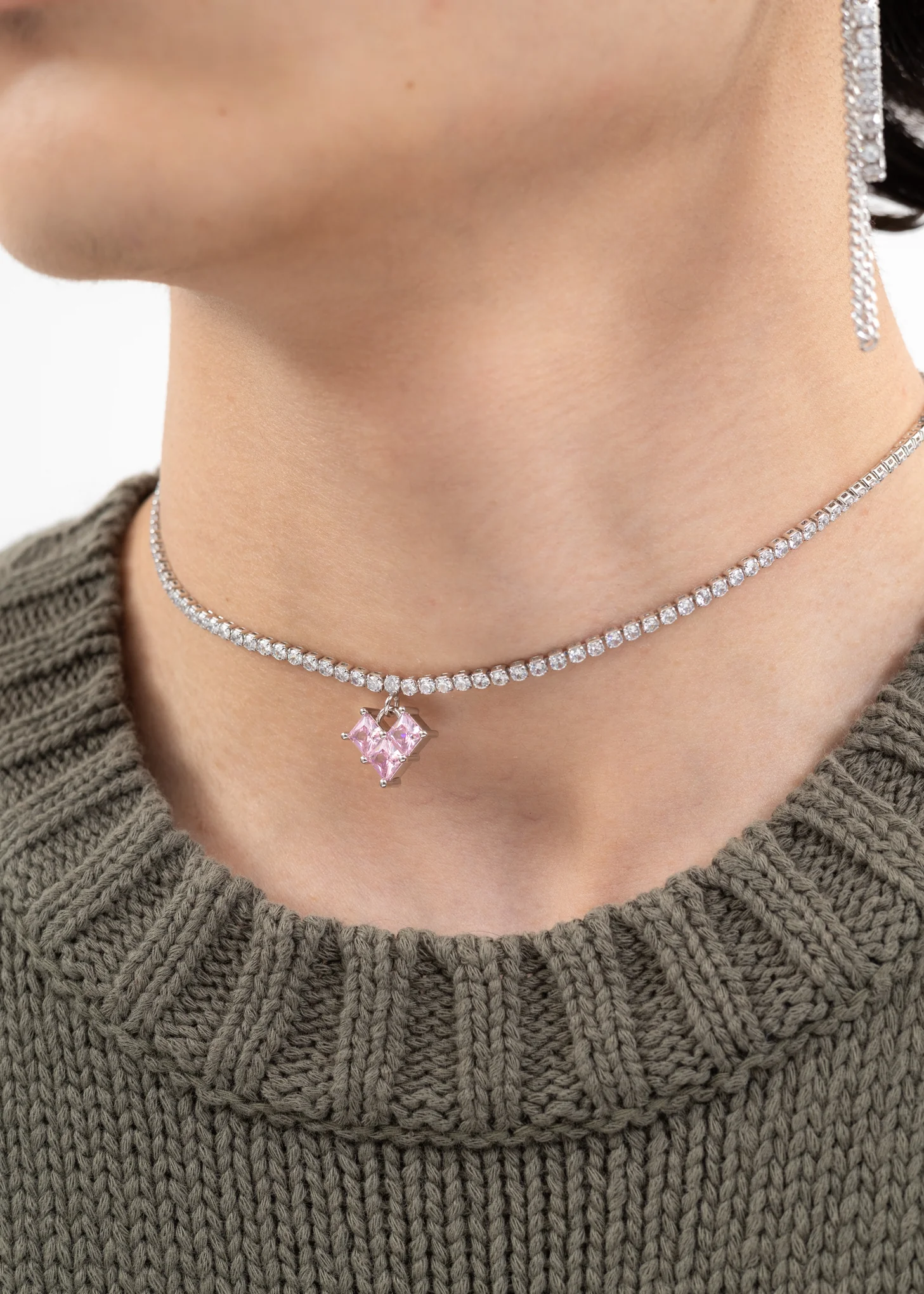 Rhinestone And Pink Heart Necklace - Image 4