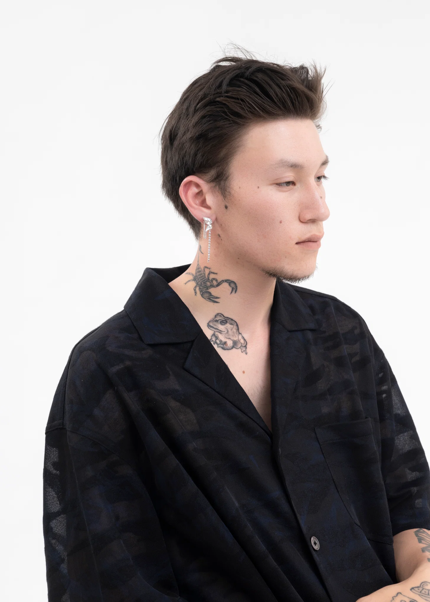 Rhinestone Wing And Chains Earring -Single - Image 4