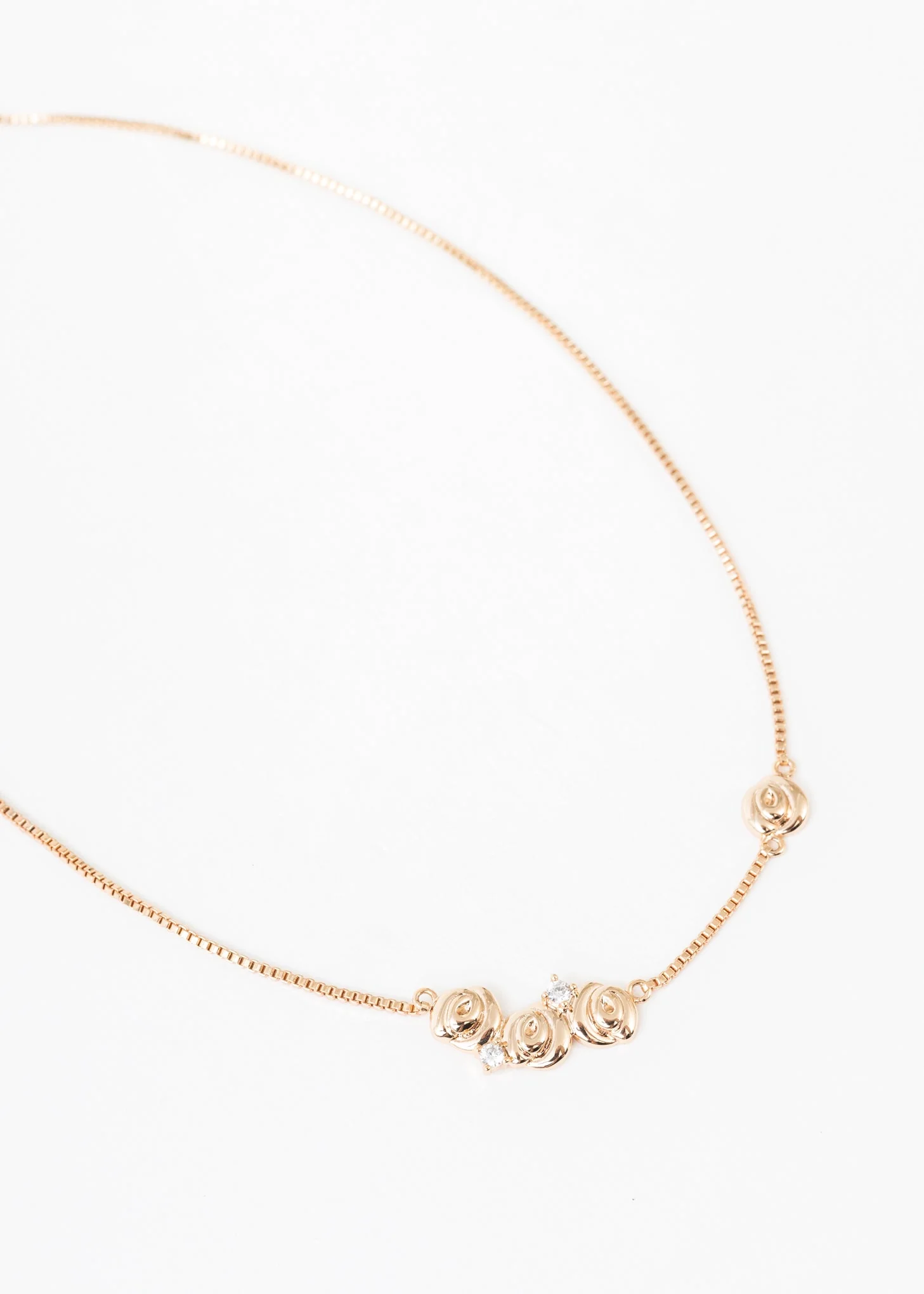 Rose Gold Roses Necklace