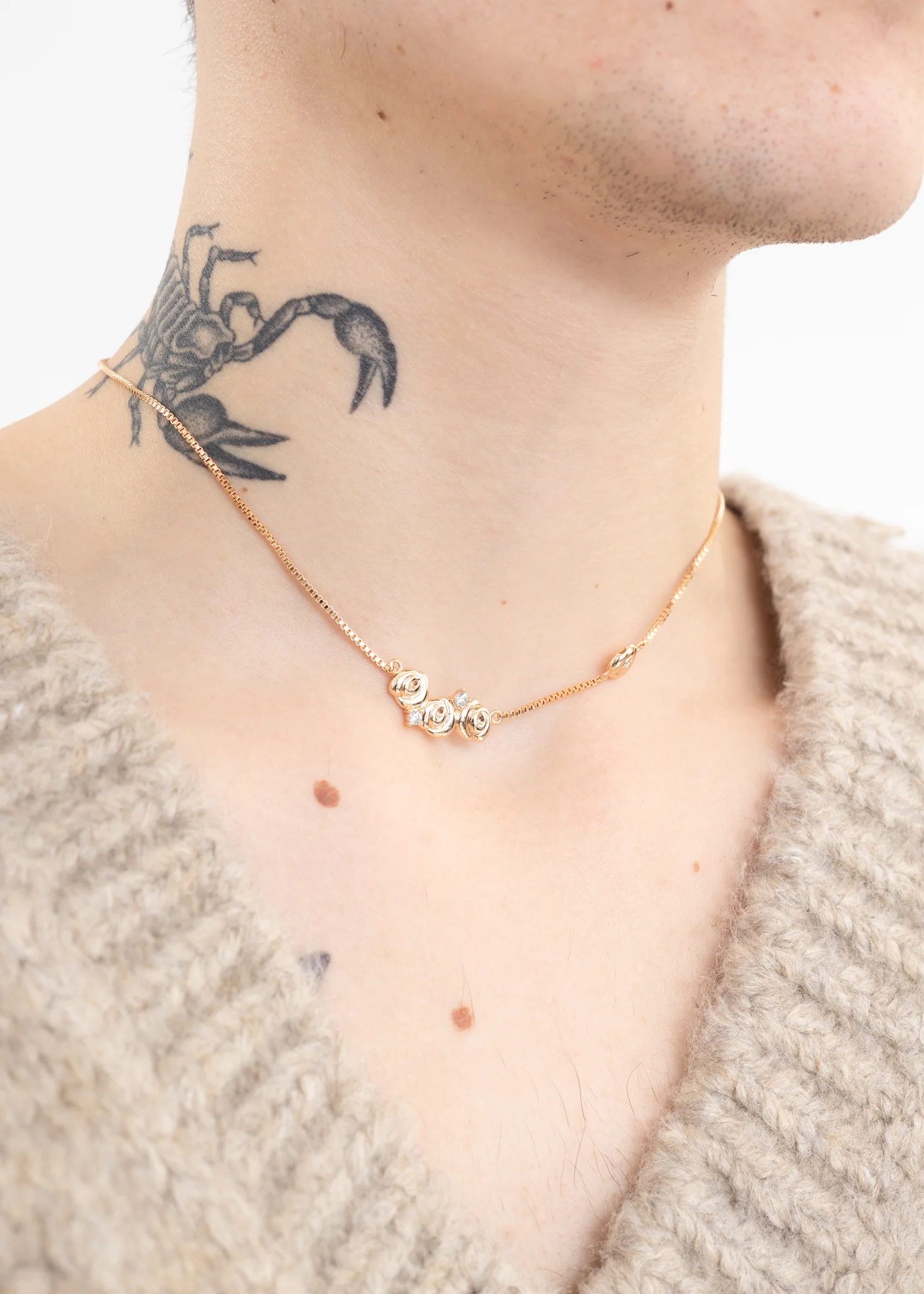 Rose Gold Roses Necklace - Image 2