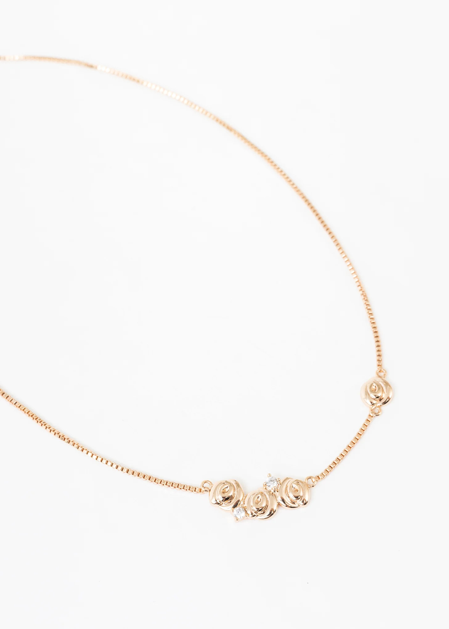 Rose Gold Roses Necklace