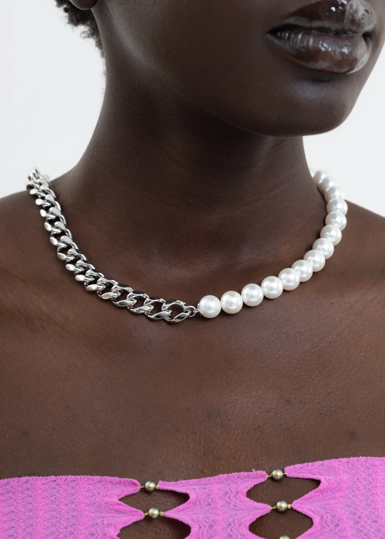 Silver And Pearl Mix Chain  Necklace - Image 4