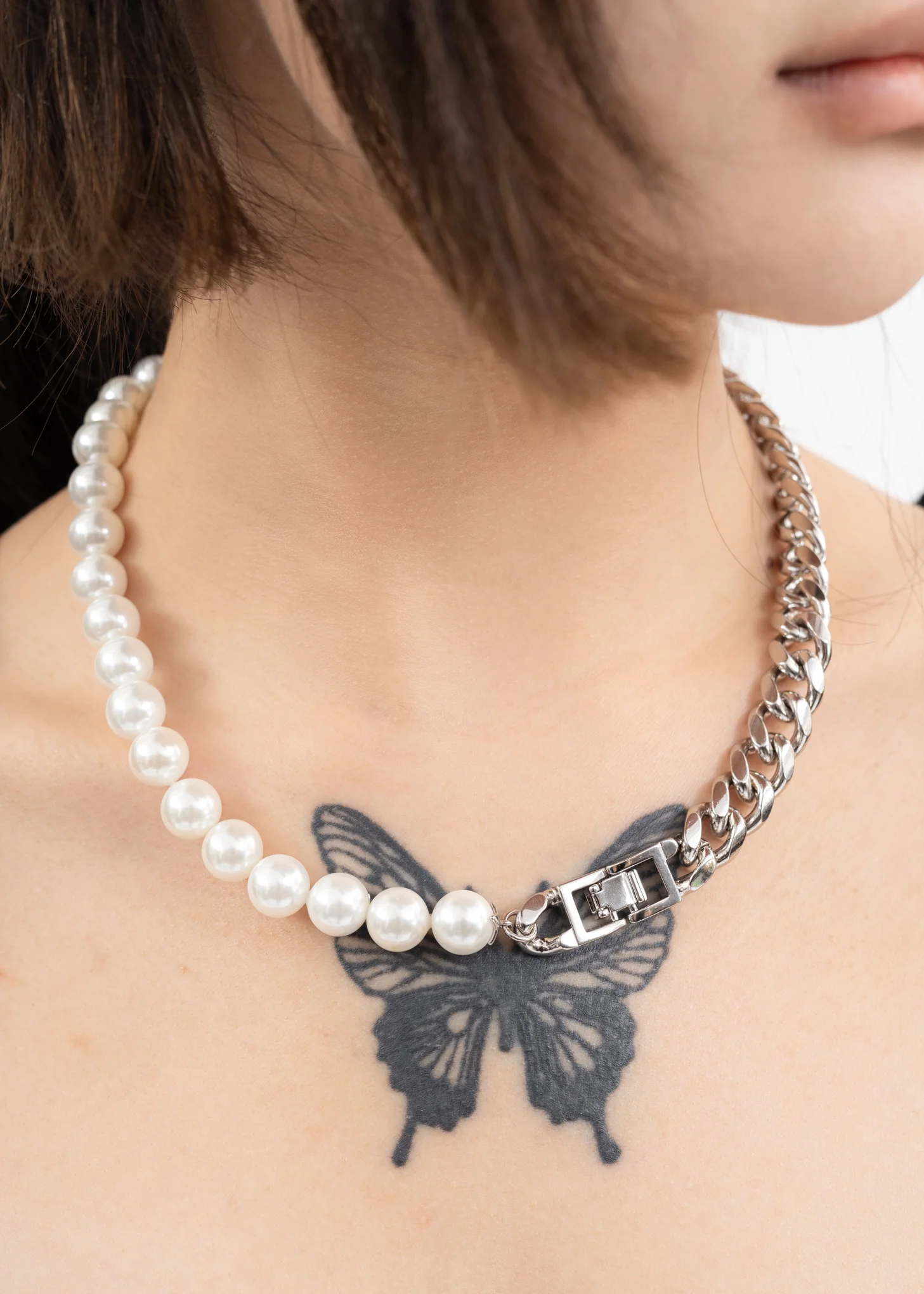 Silver And Pearl Mix Chain  Necklace - Image 9