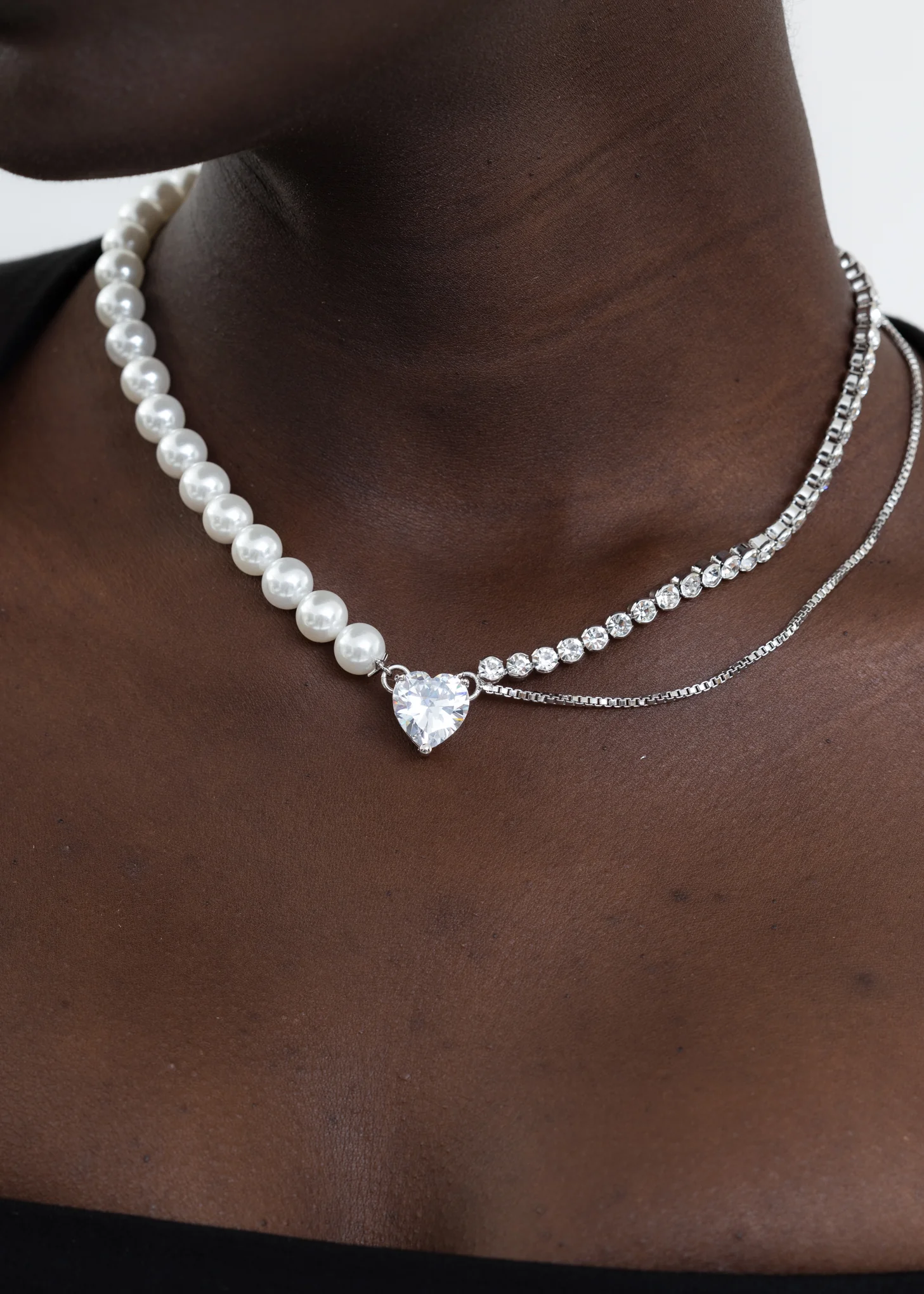 Silver And Pearl Mix Necklaces With RHINESTONE HEART - Image 3