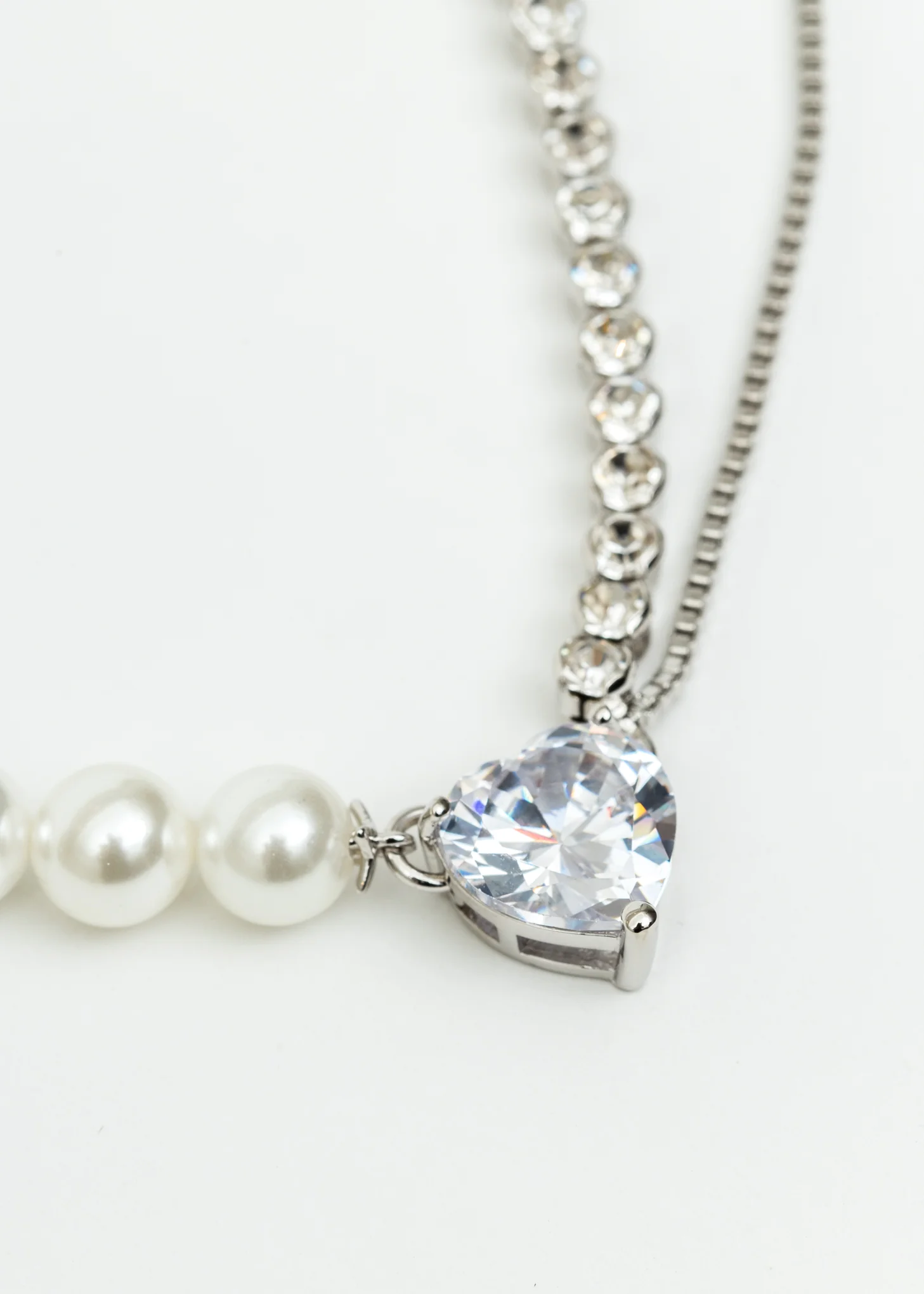 Silver And Pearl Mix Necklaces With RHINESTONE HEART - Image 3
