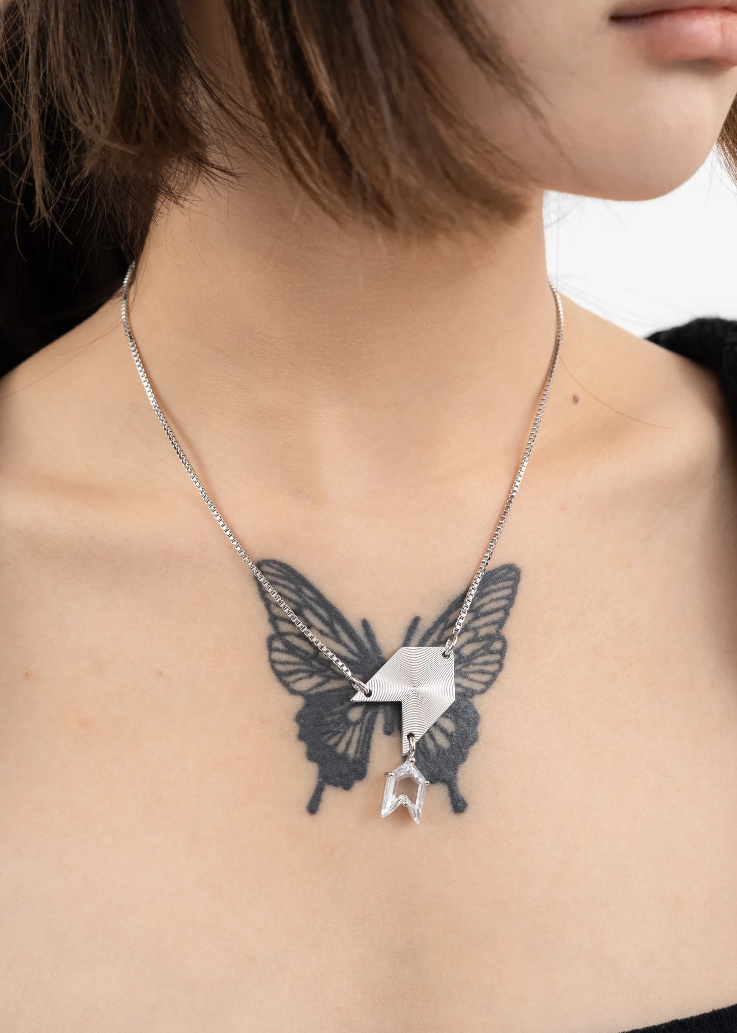 Silver And Rhinestone Arrows Necklace - Image 2