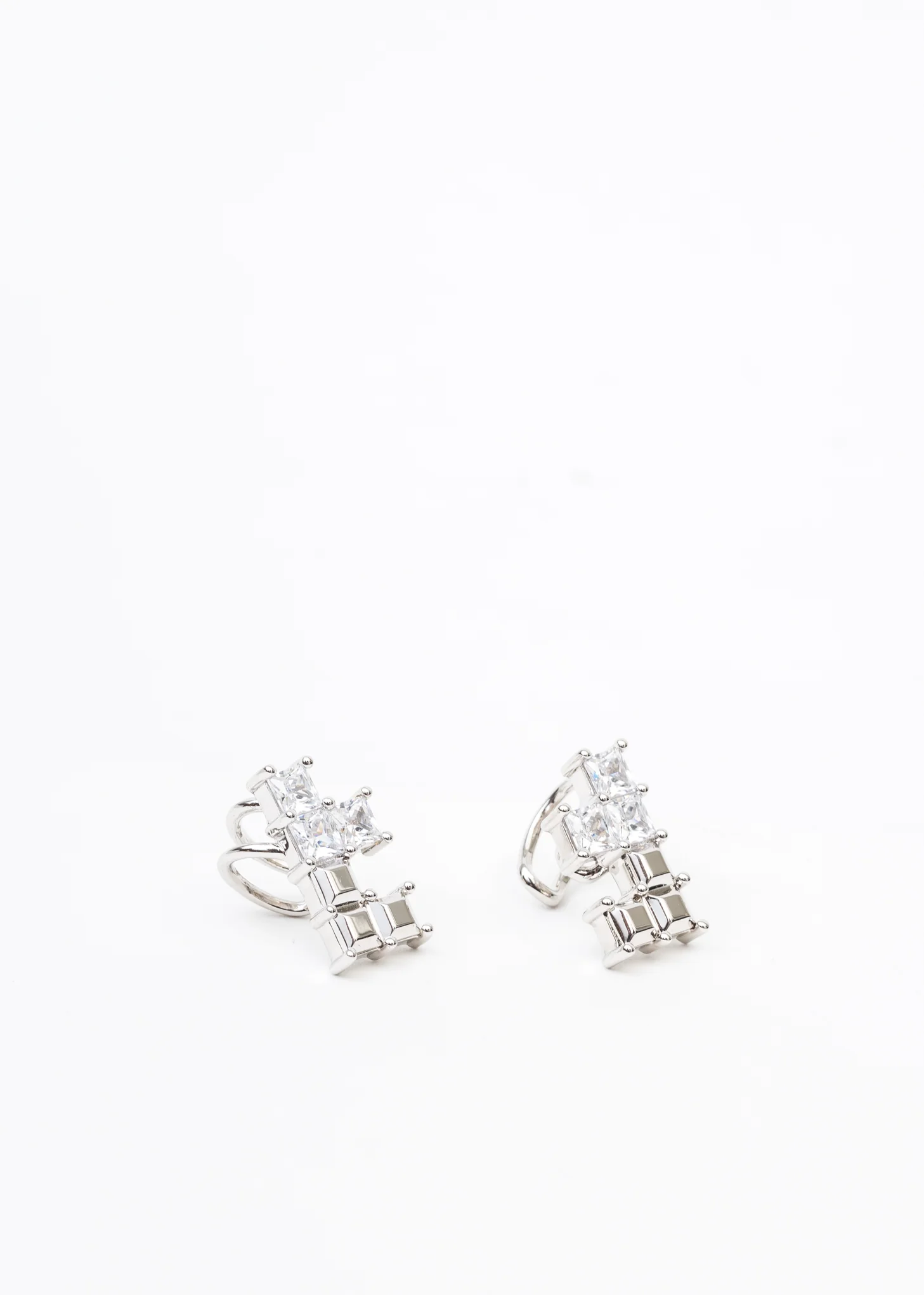 Silver And Rhinestone Hearts Ear Cuff - Single - Image 6